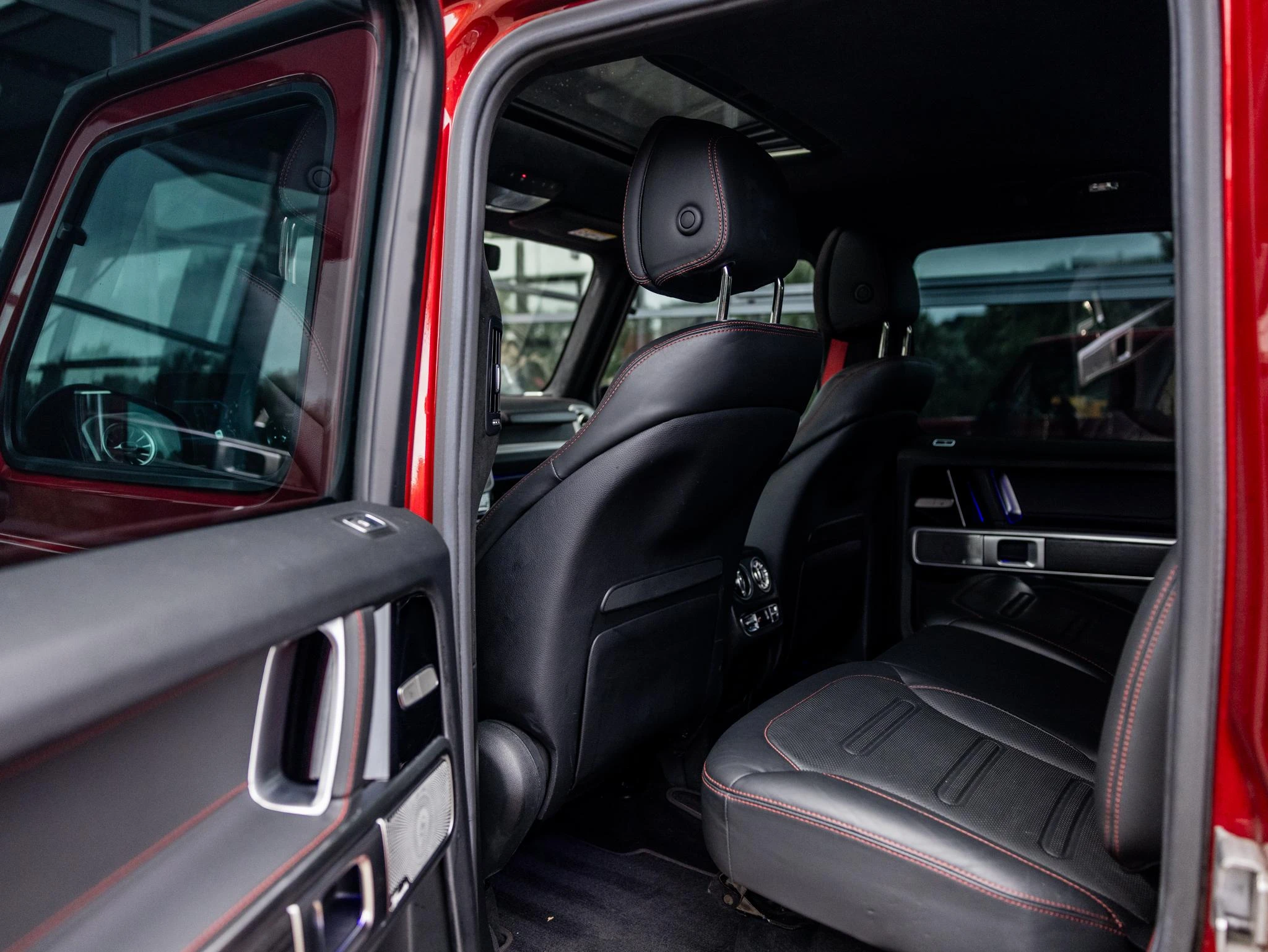 Mercedes-Benz-G-Klasse-image-14