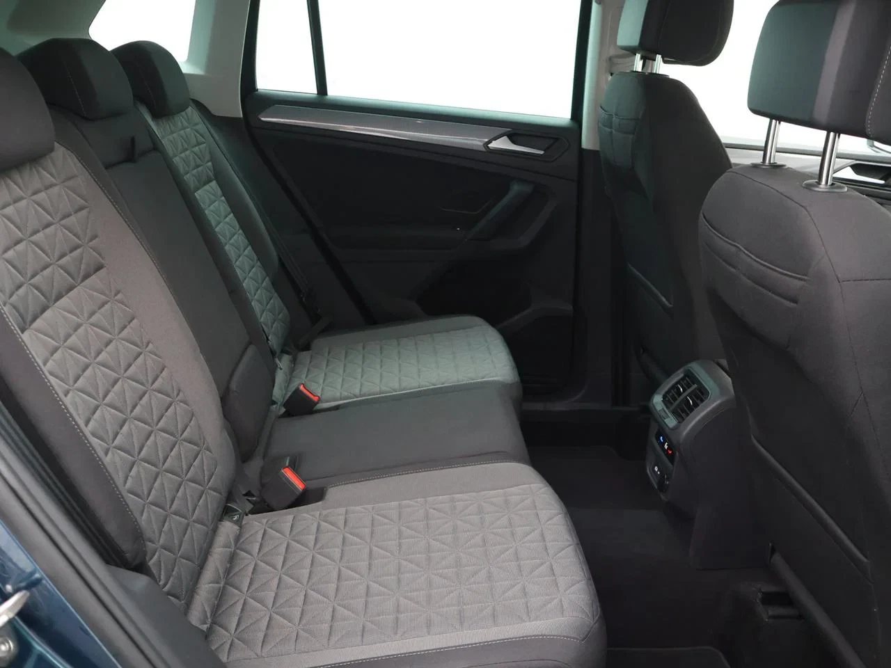 Volkswagen-Tiguan-image-17