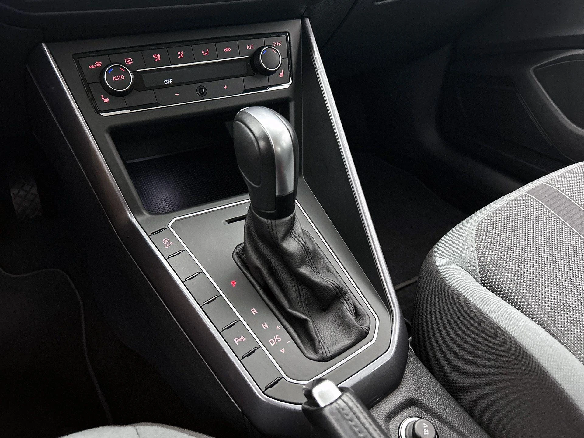 Volkswagen-Polo-image-24