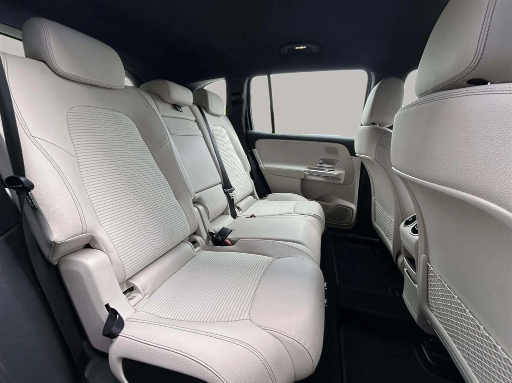 Mercedes-Benz-EQB-image-22