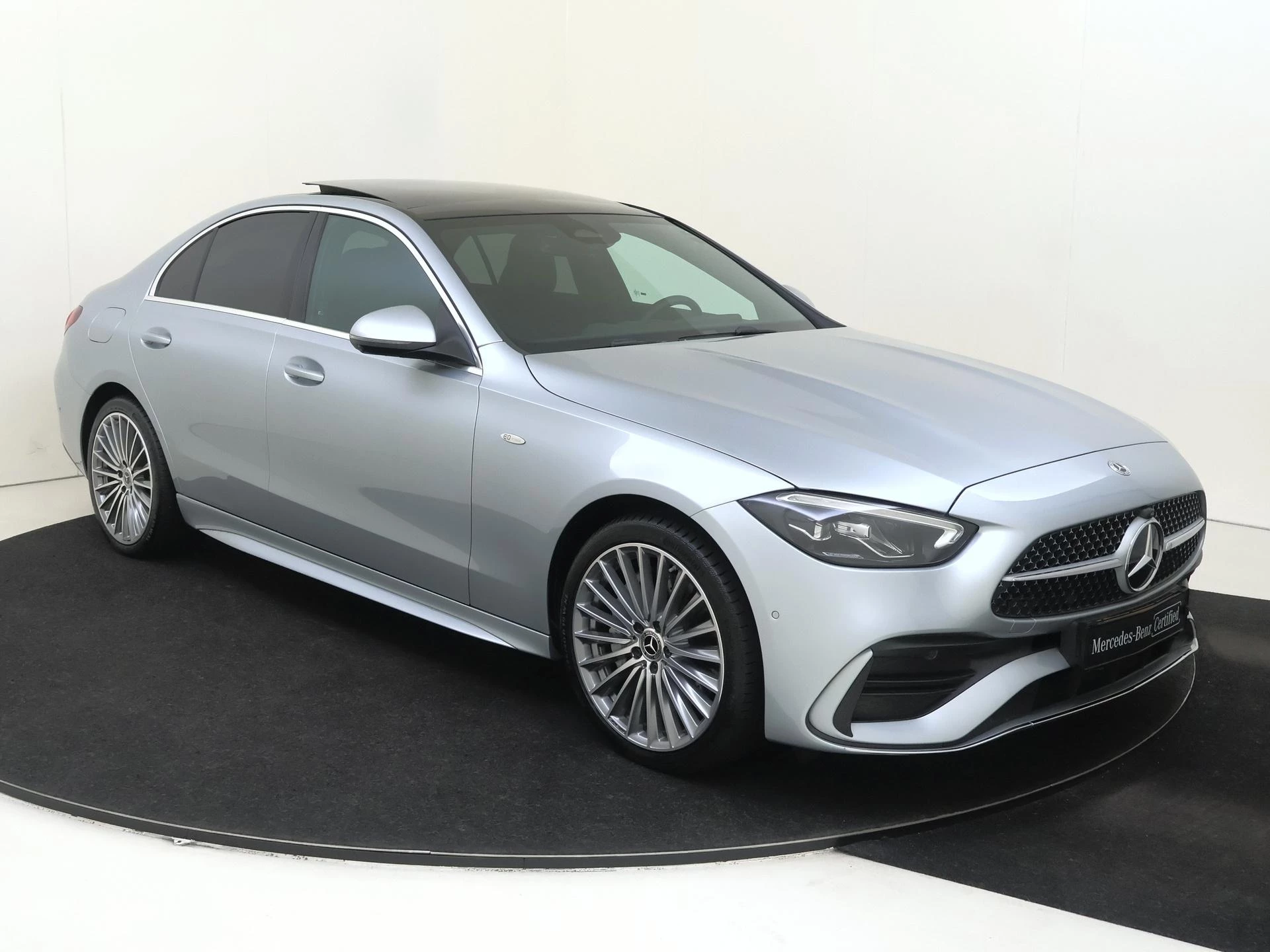 Mercedes-Benz-C-Klasse-image-1
