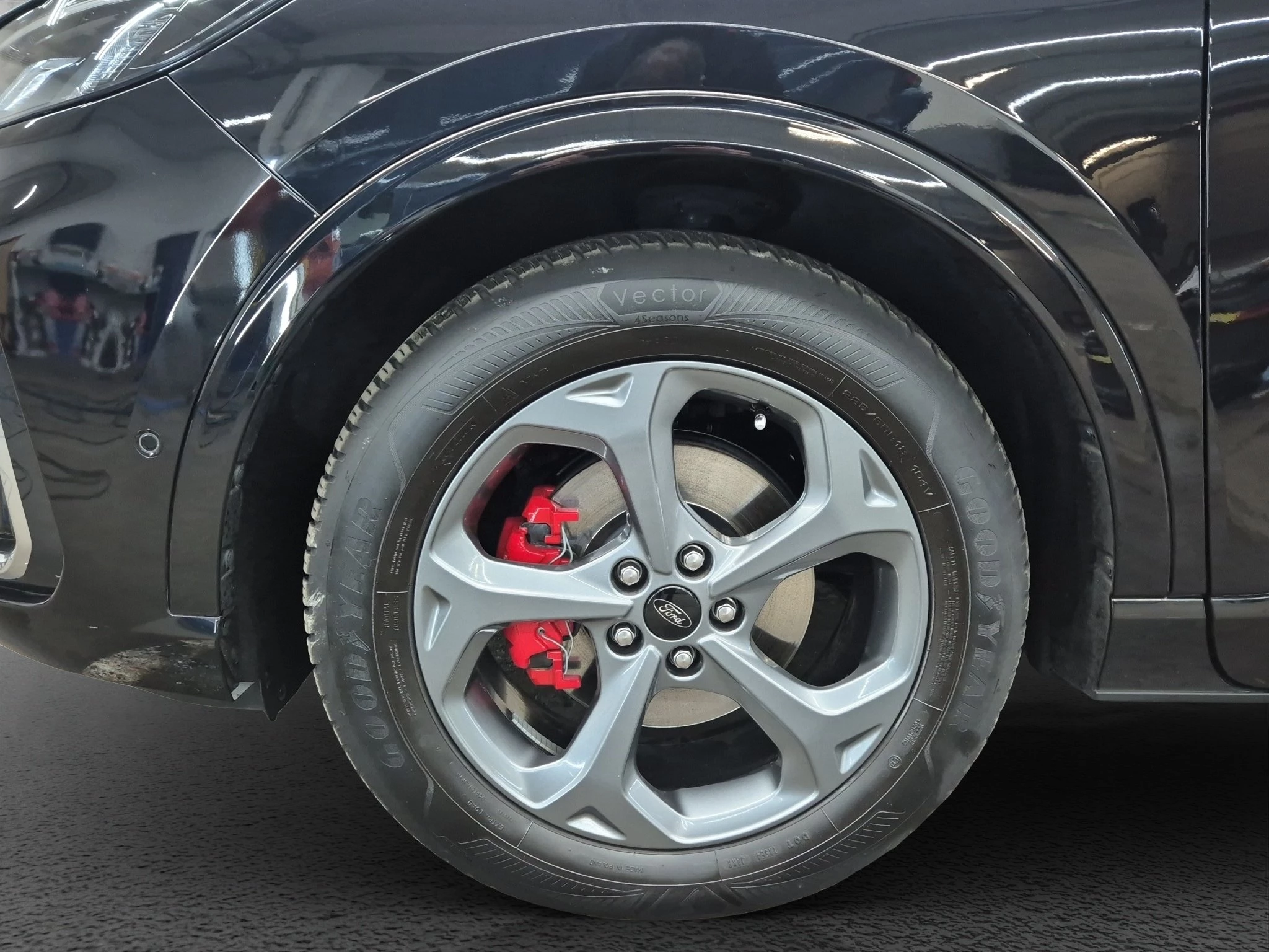 Ford Kuga ST-Line X Aut.*PANO*AHK*360GRAD*LED-MATRIX*NAVI*GRA*WINTER-PKT..