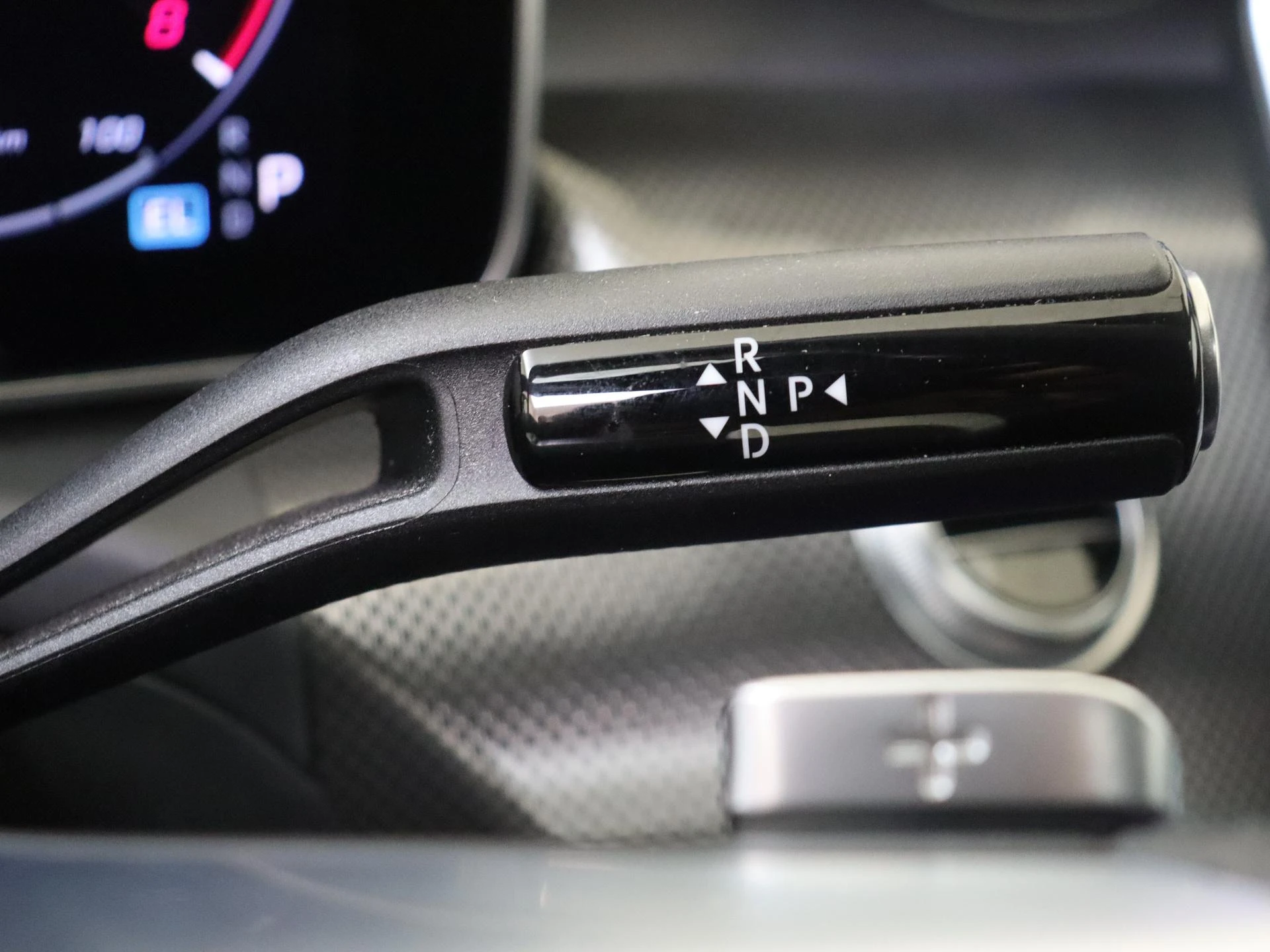 Mercedes-Benz-C-Klasse-image-13