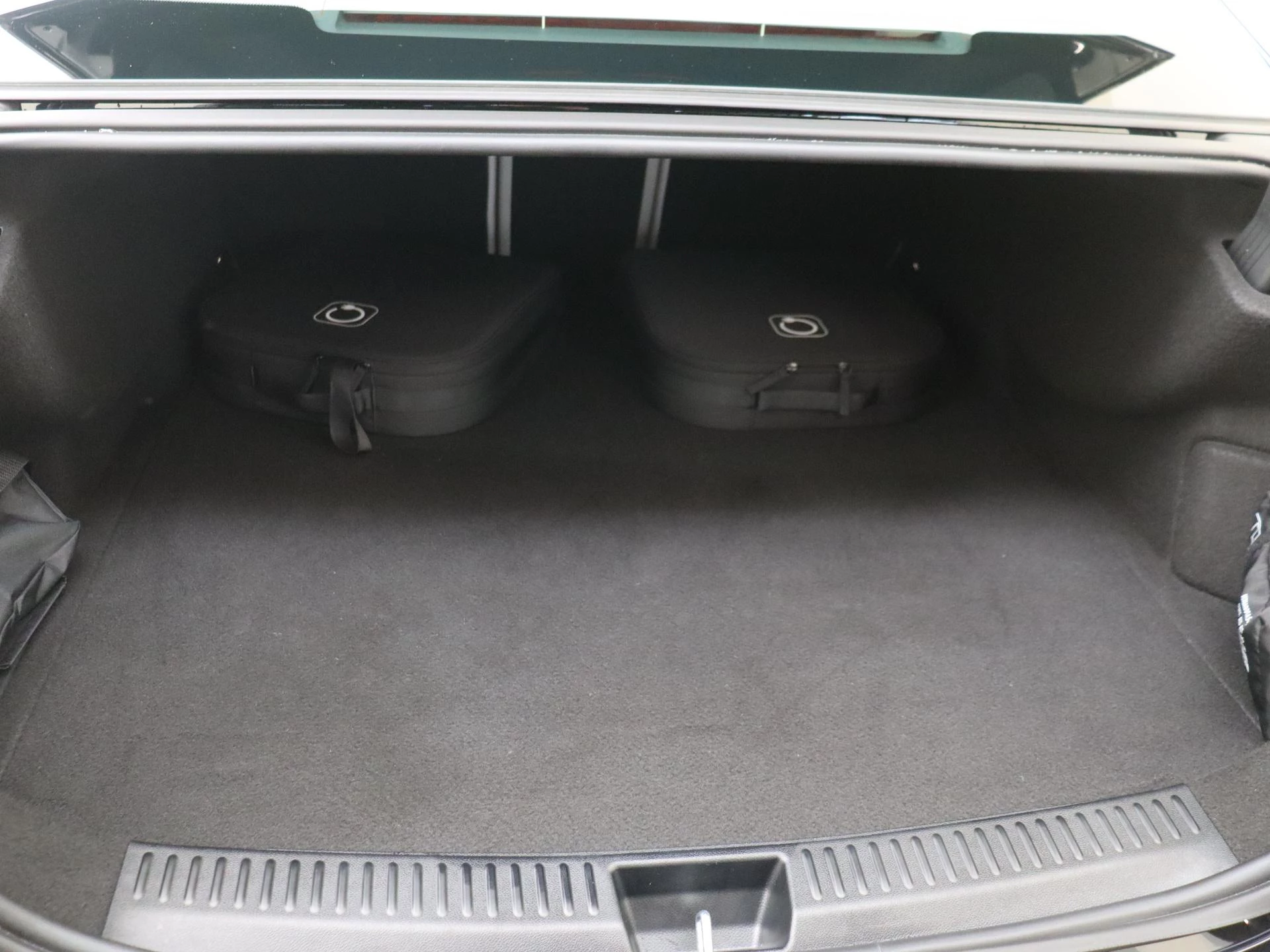 Mercedes-Benz-E-Klasse-image-34