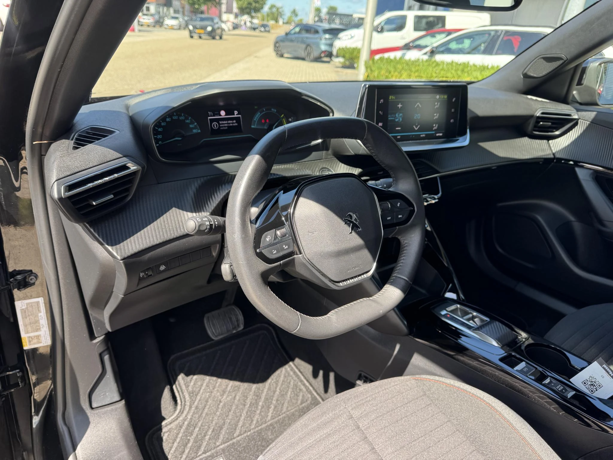 Peugeot-e-2008-image-17