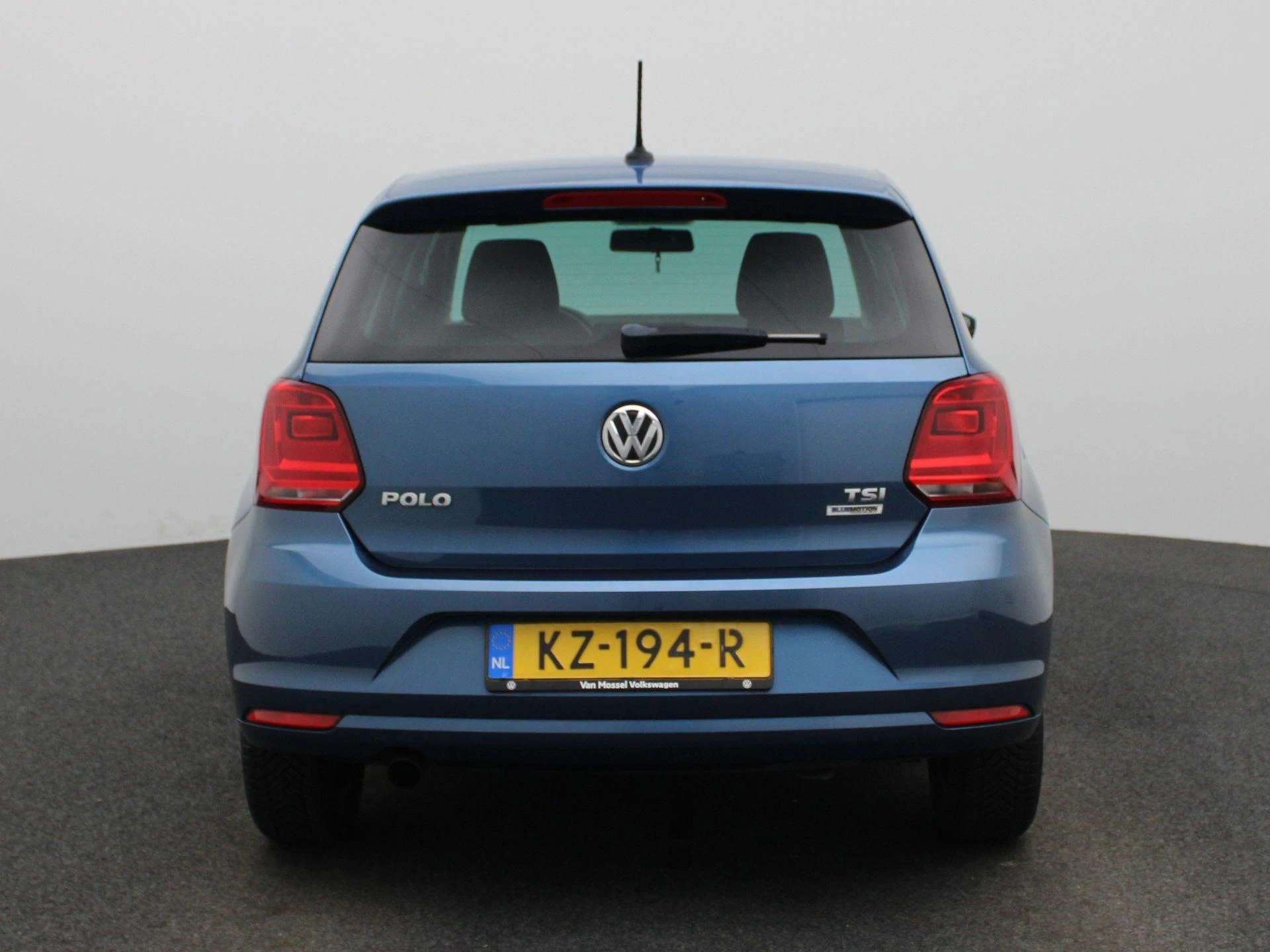 Volkswagen-Polo-image-4