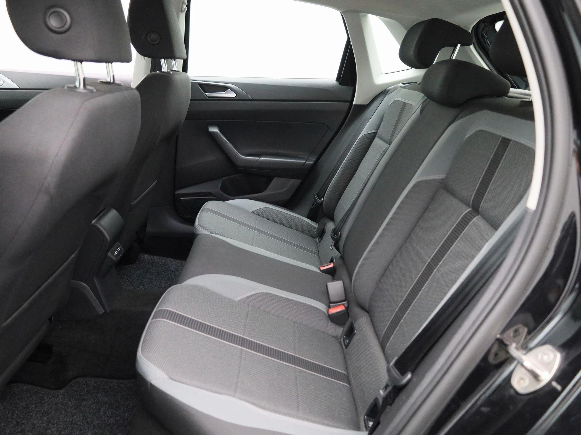 Volkswagen-Polo-image-11
