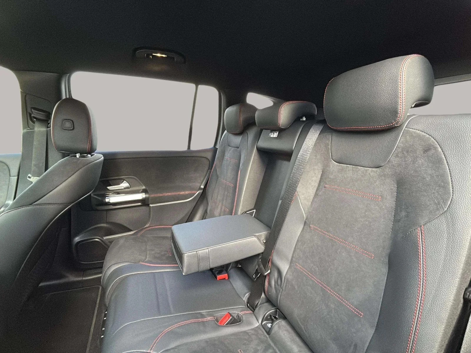 Mercedes-Benz-EQB-image-19