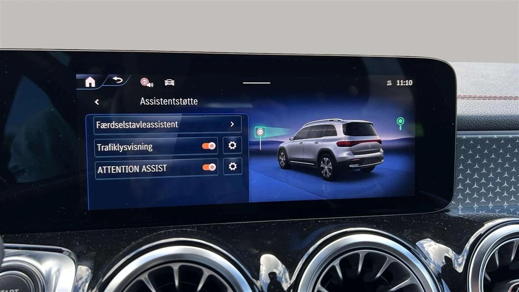 Mercedes-Benz-EQB-image-20