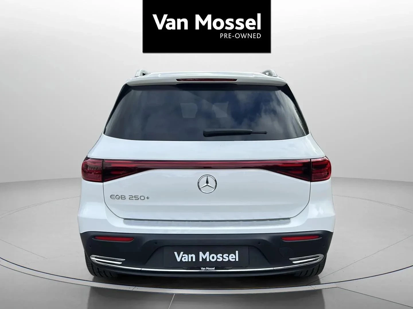 Mercedes-Benz-EQB-image-5