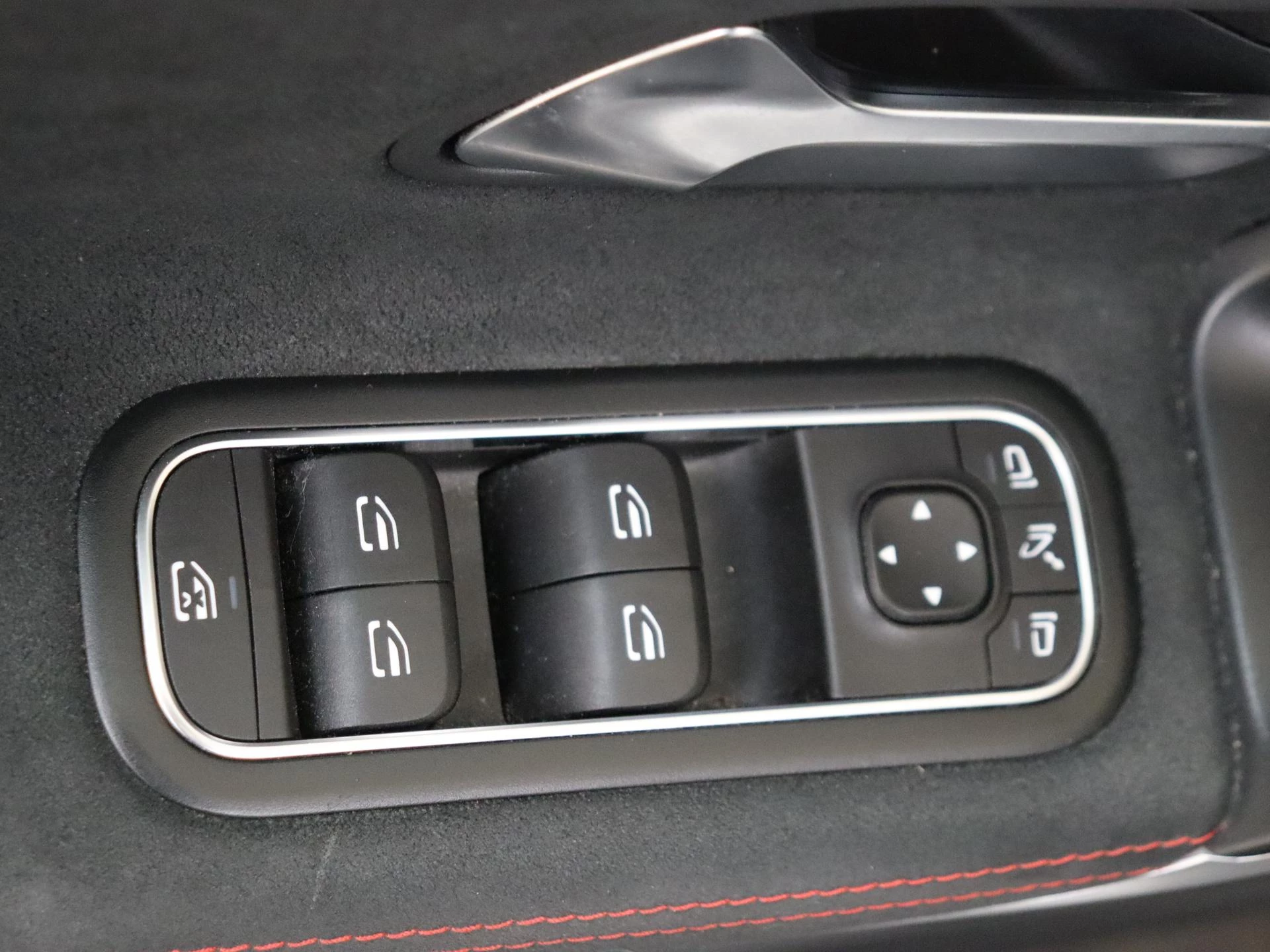 Mercedes-Benz-CLA-image-26