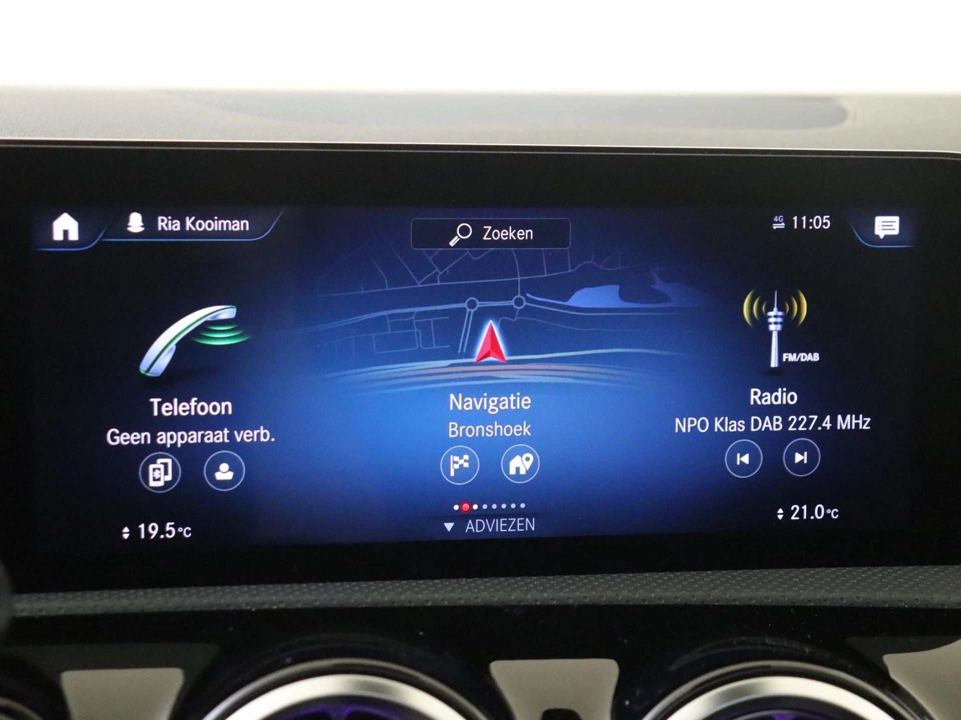 Mercedes-Benz-CLA-image-15