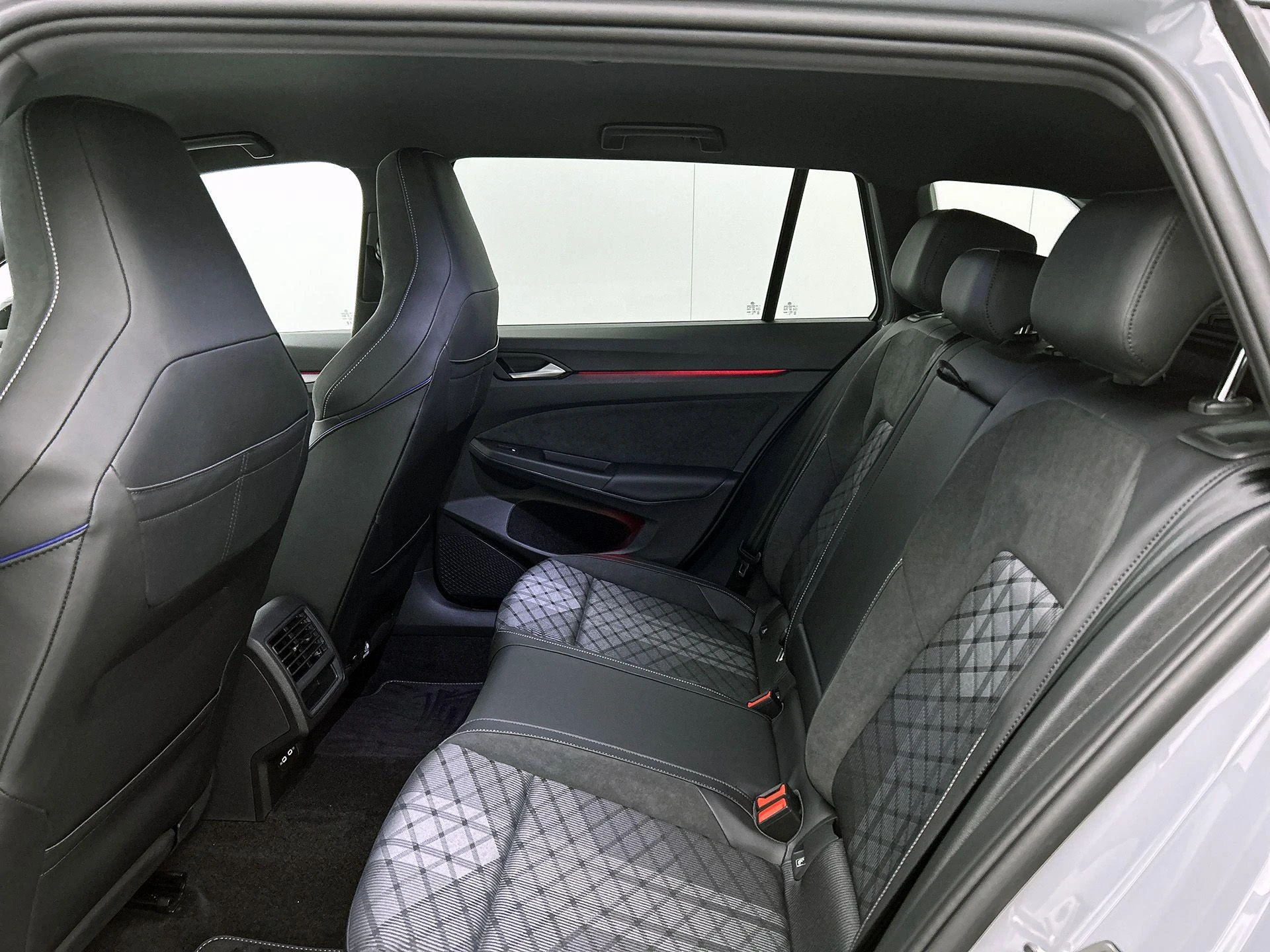 Volkswagen Golf - 26