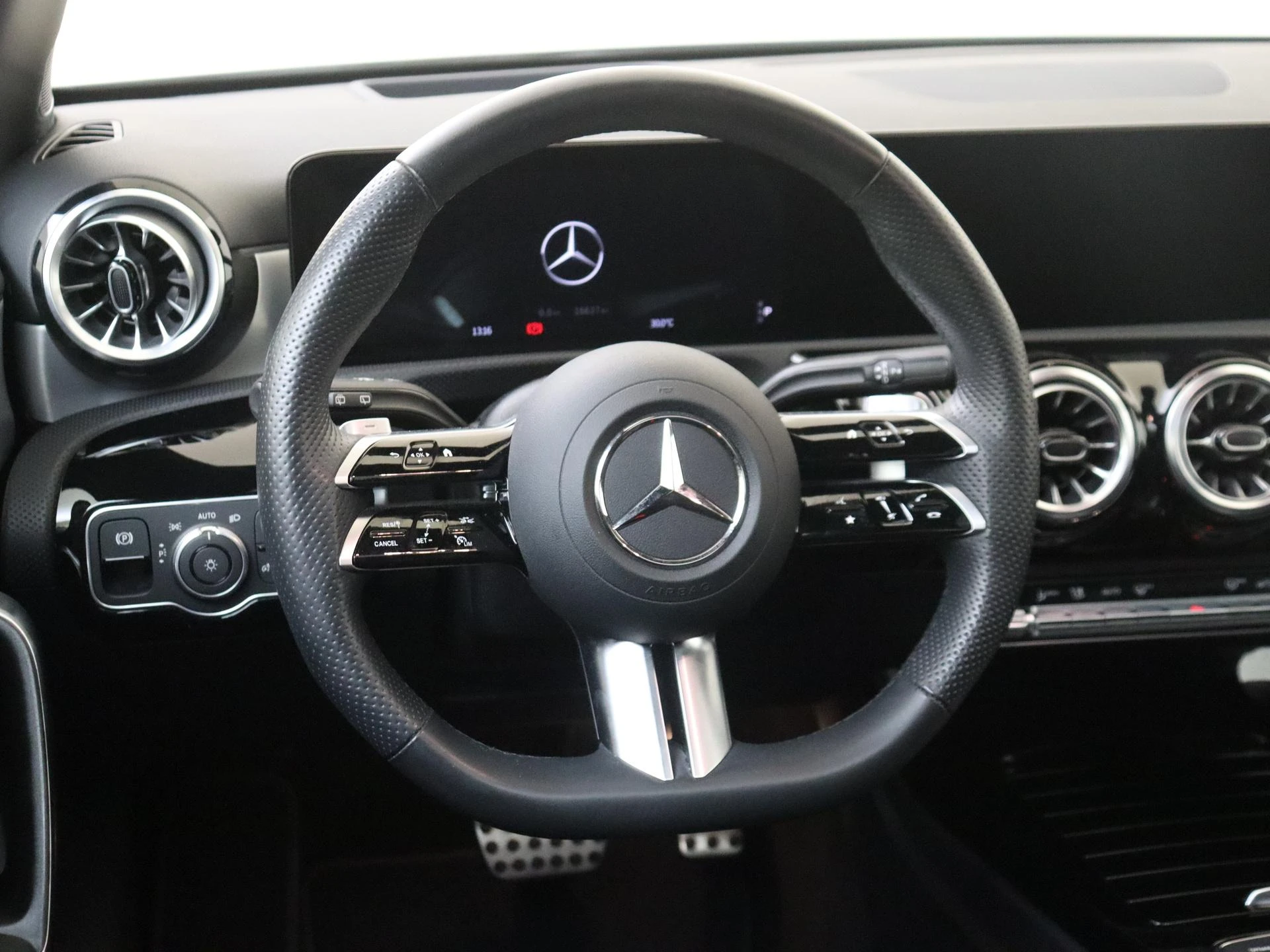 Mercedes-Benz-A-Klasse-image-9