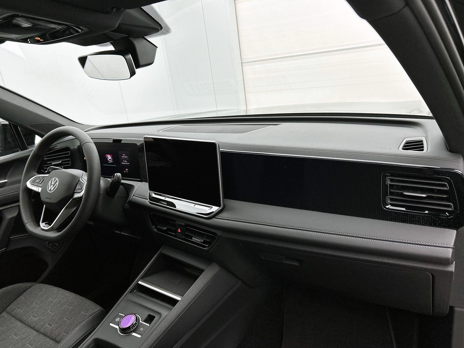 Volkswagen-Tiguan-image-19
