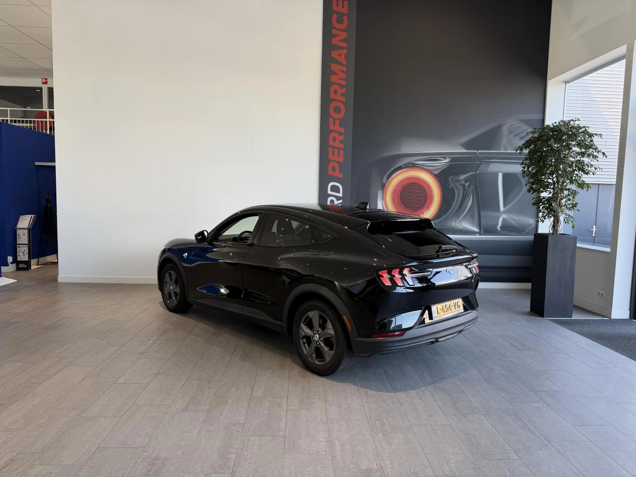 Ford Mustang Mach-E RWD 75 kWh