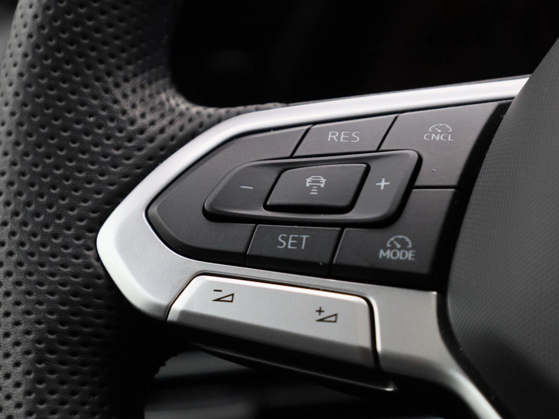 Volkswagen-Golf-image-17