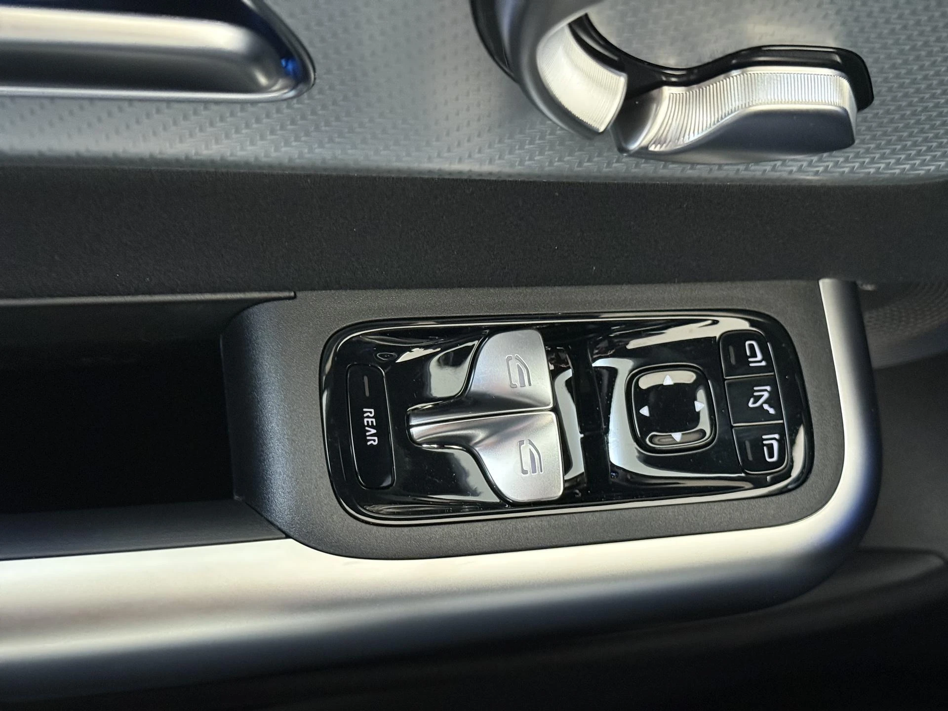 Mercedes-Benz-CLA-image-24