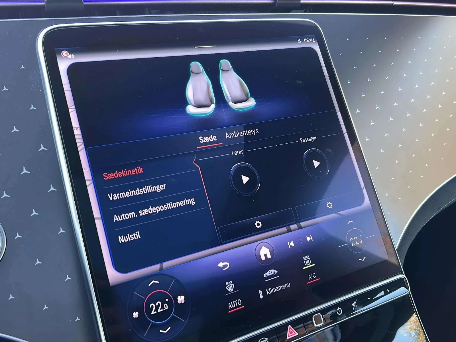 Mercedes-Benz-EQE-image-16