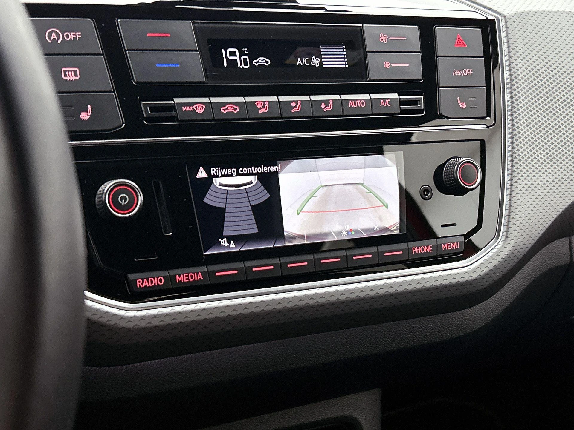Volkswagen-up!-image-10