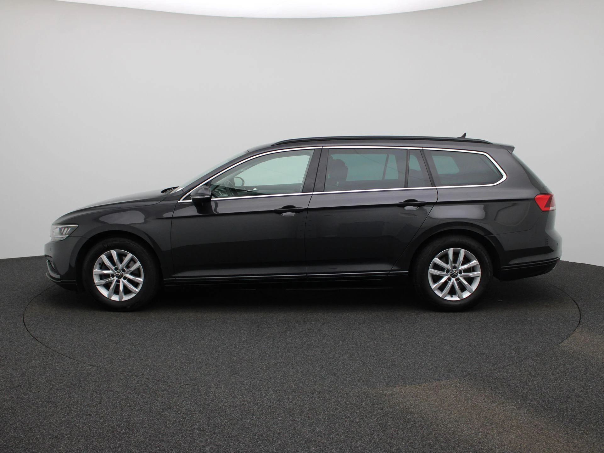 Volkswagen-Passat-image-4