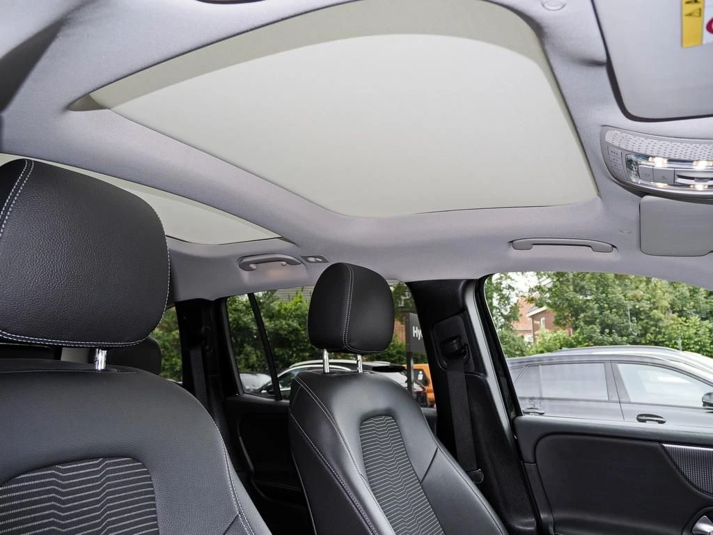 Mercedes-Benz-GLB 200 d-image-15