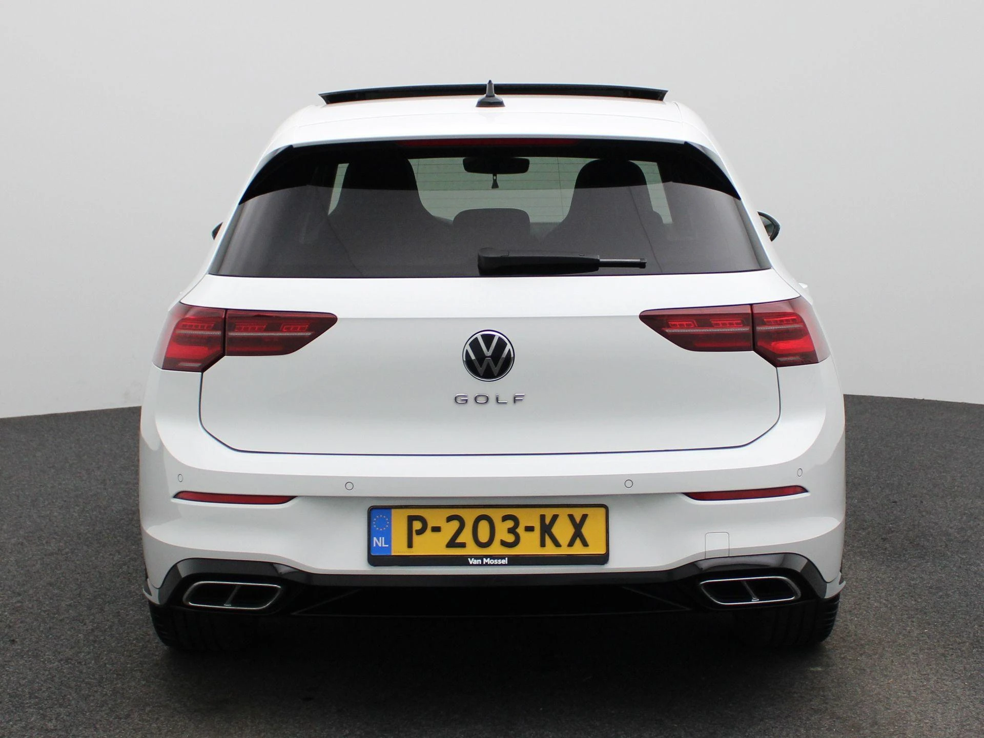 Volkswagen-Golf-image-4