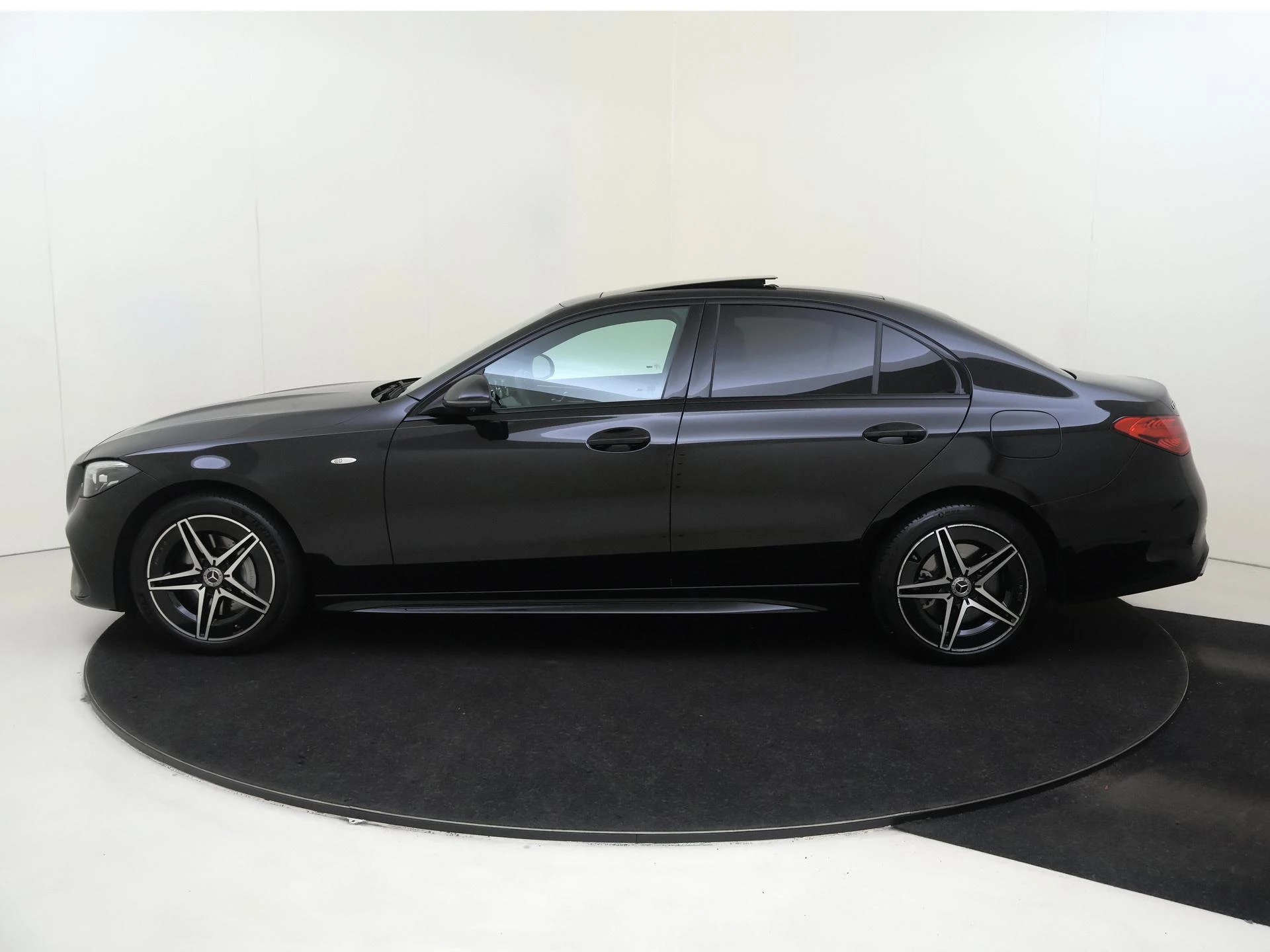 Mercedes-Benz-C-Klasse-image-7