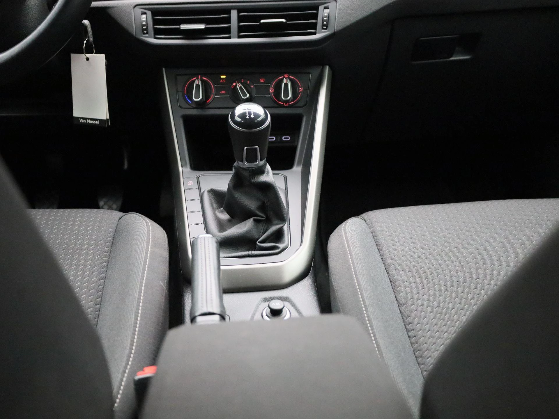 Volkswagen-Polo-image-9