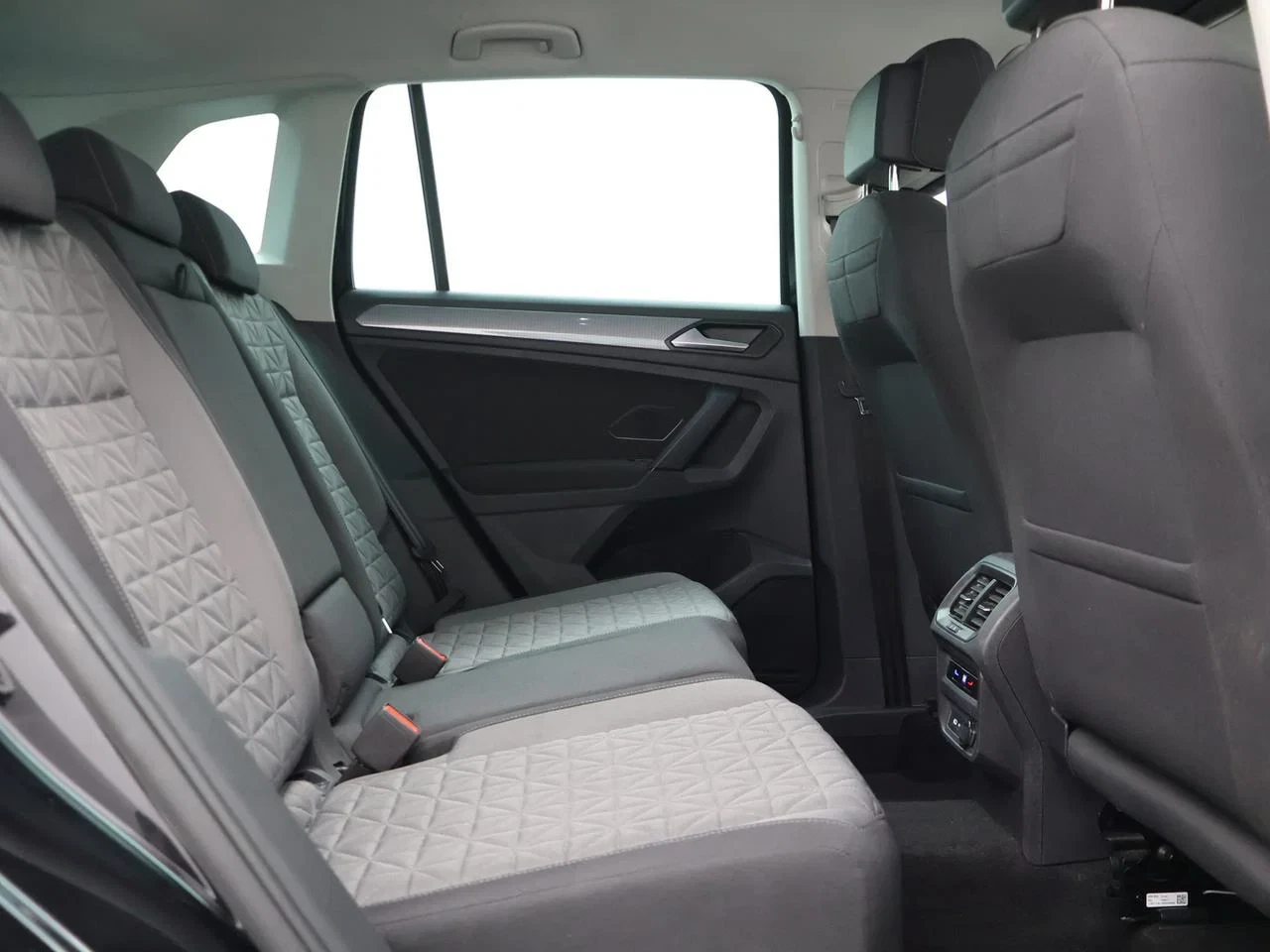 Volkswagen-Tiguan-image-14