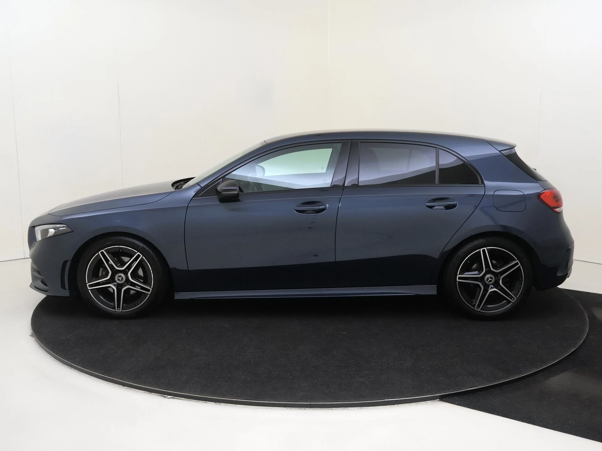 Mercedes-Benz-A-Klasse-image-7