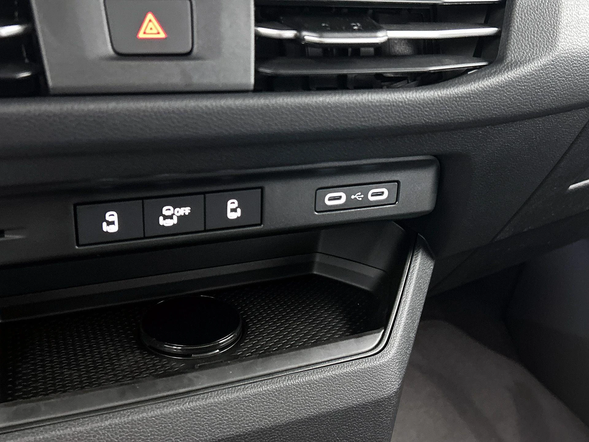 Volkswagen-Multivan-image-33