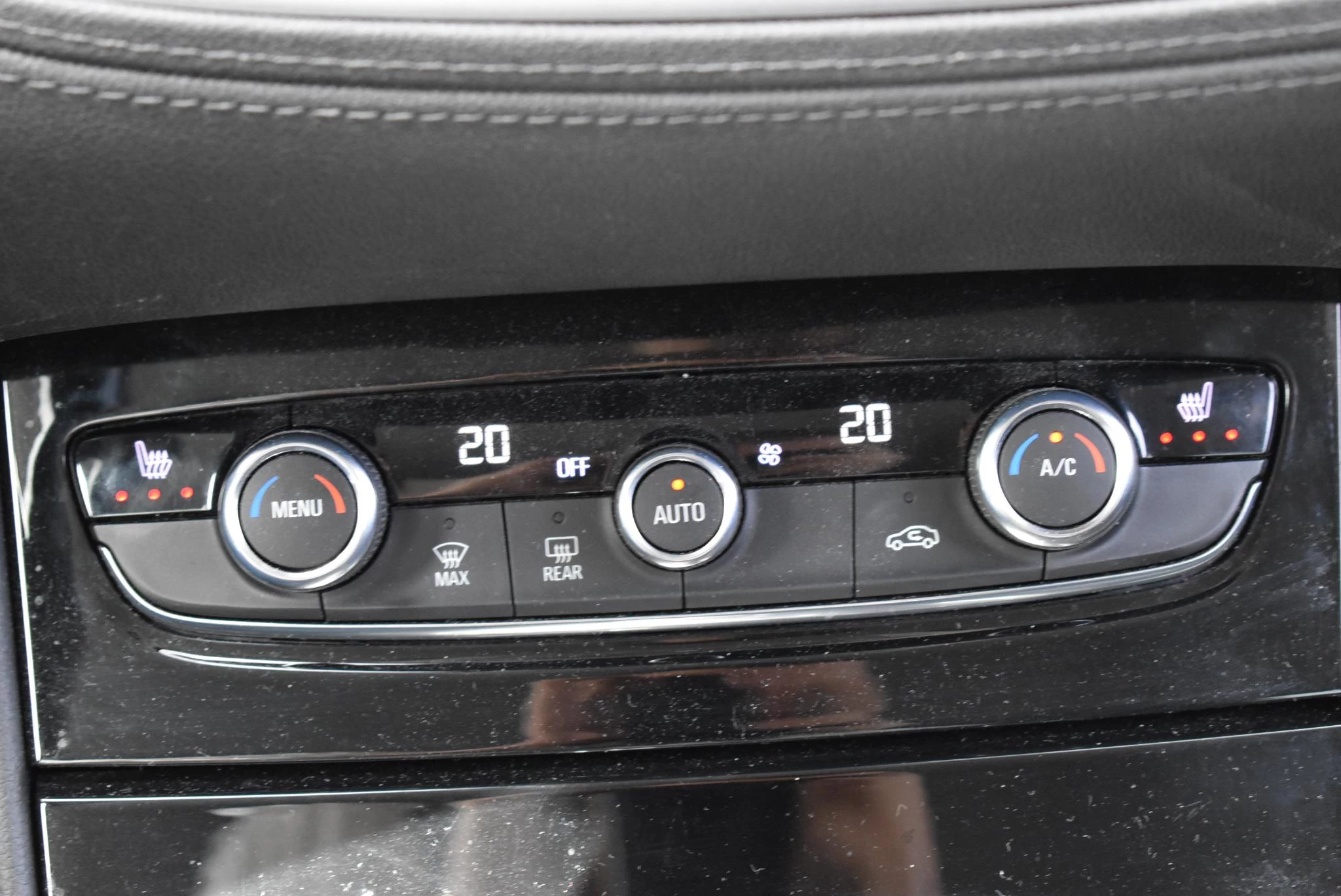 Opel Grandland X 1.6 Turbo Hybrid4 Elegance