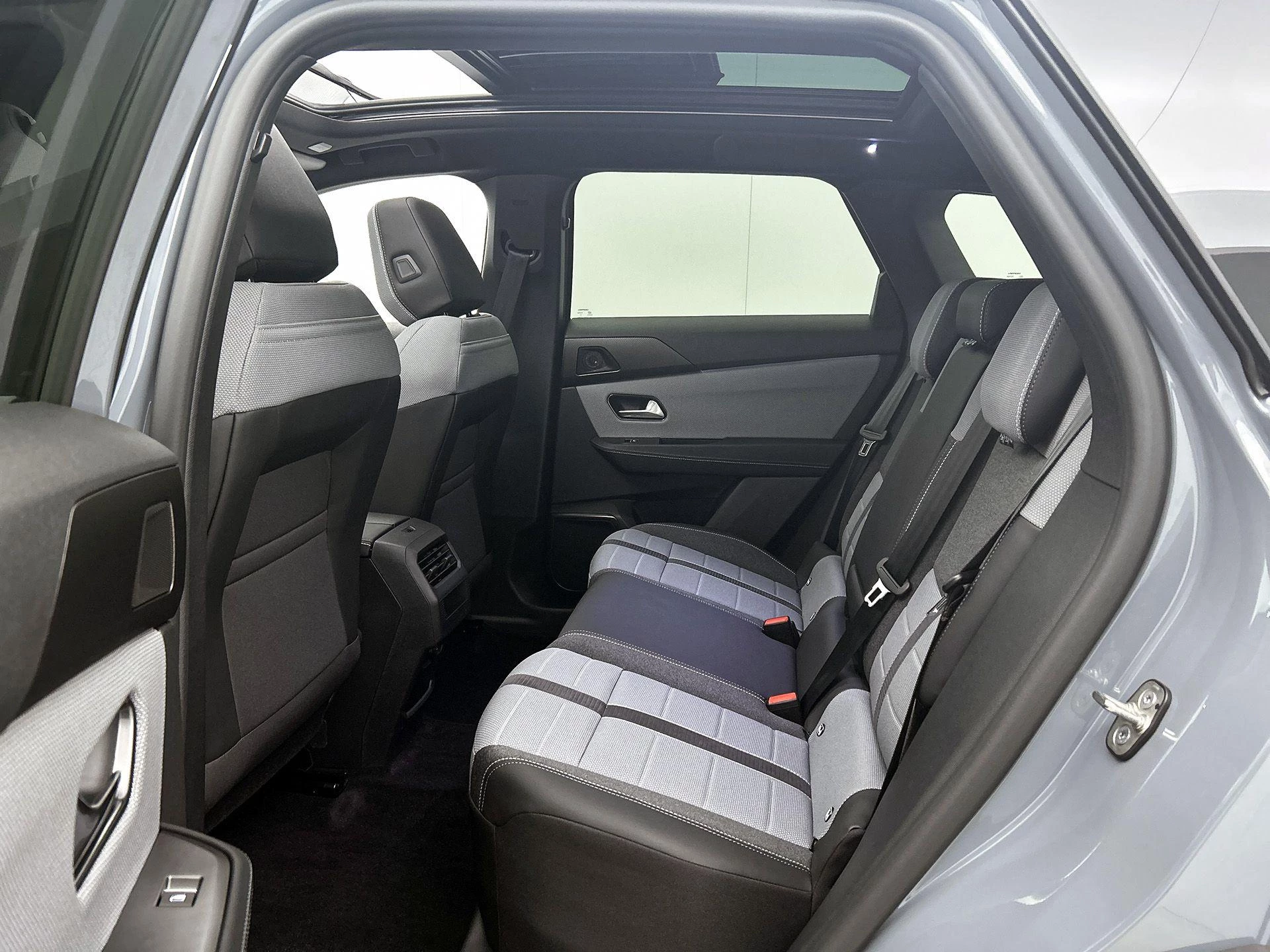 Opel Grandland 1.2 Turbo Hybrid Business Edition