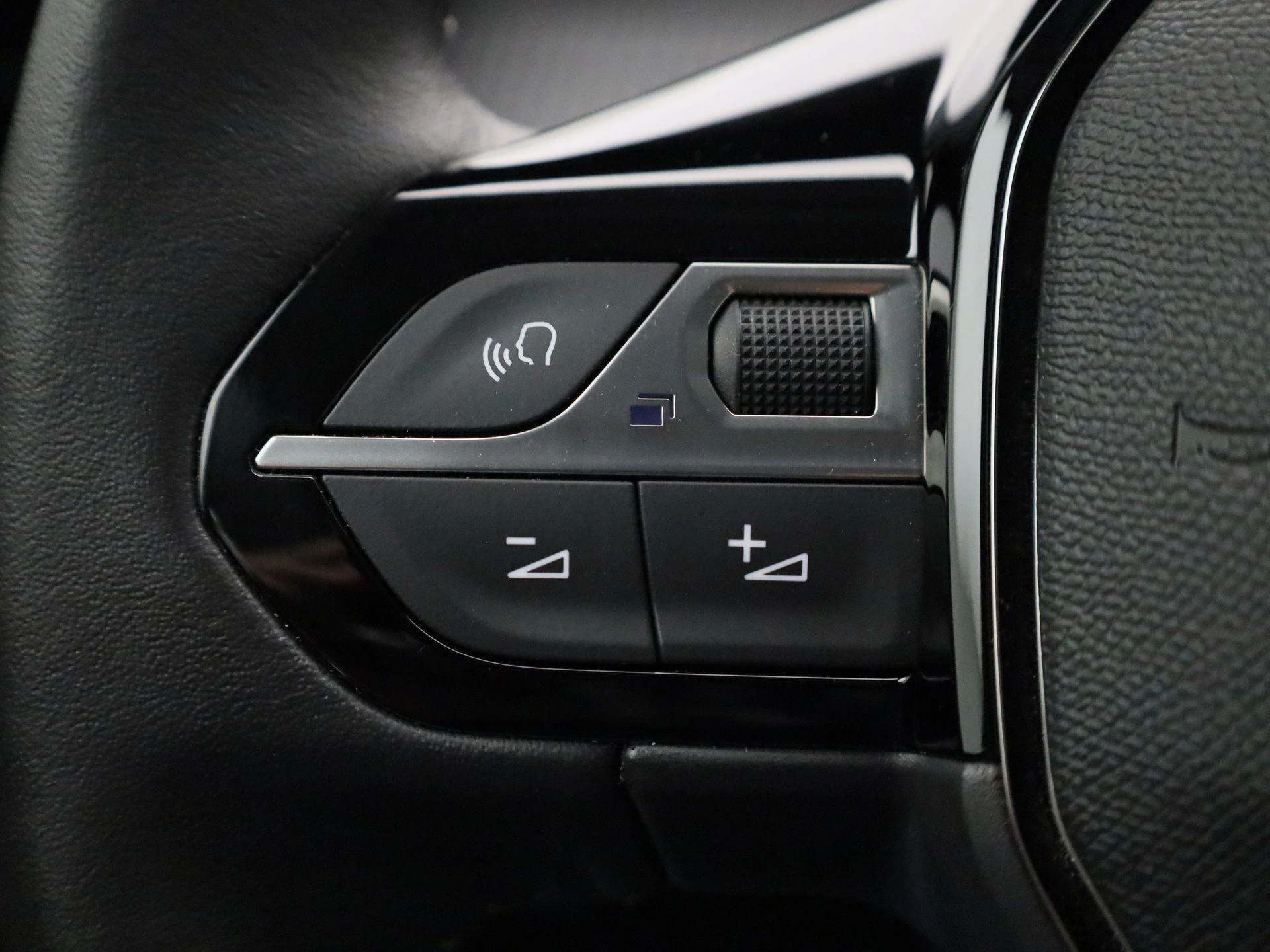 Peugeot-e-208-image-20