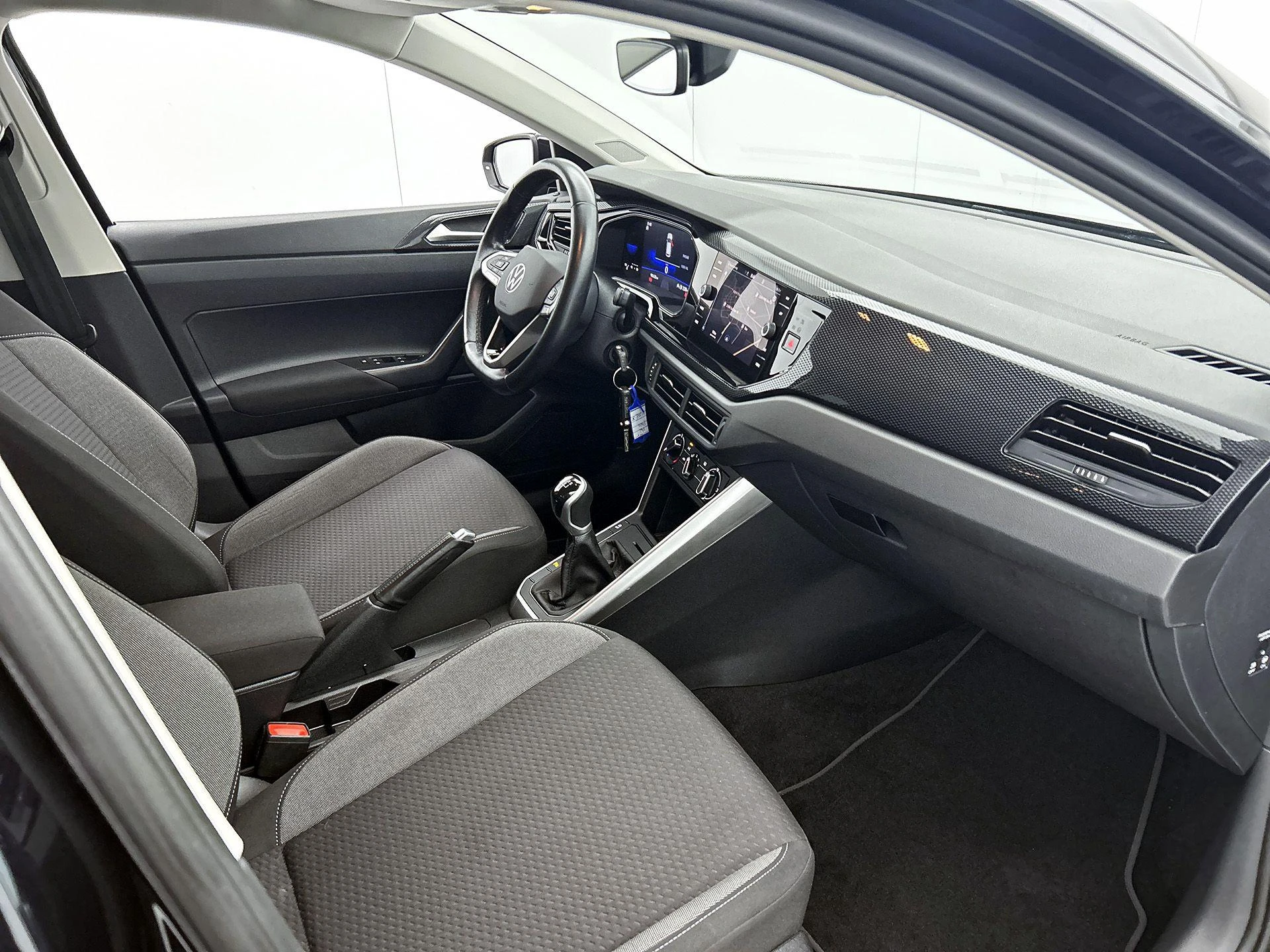 Volkswagen-Polo-image-21