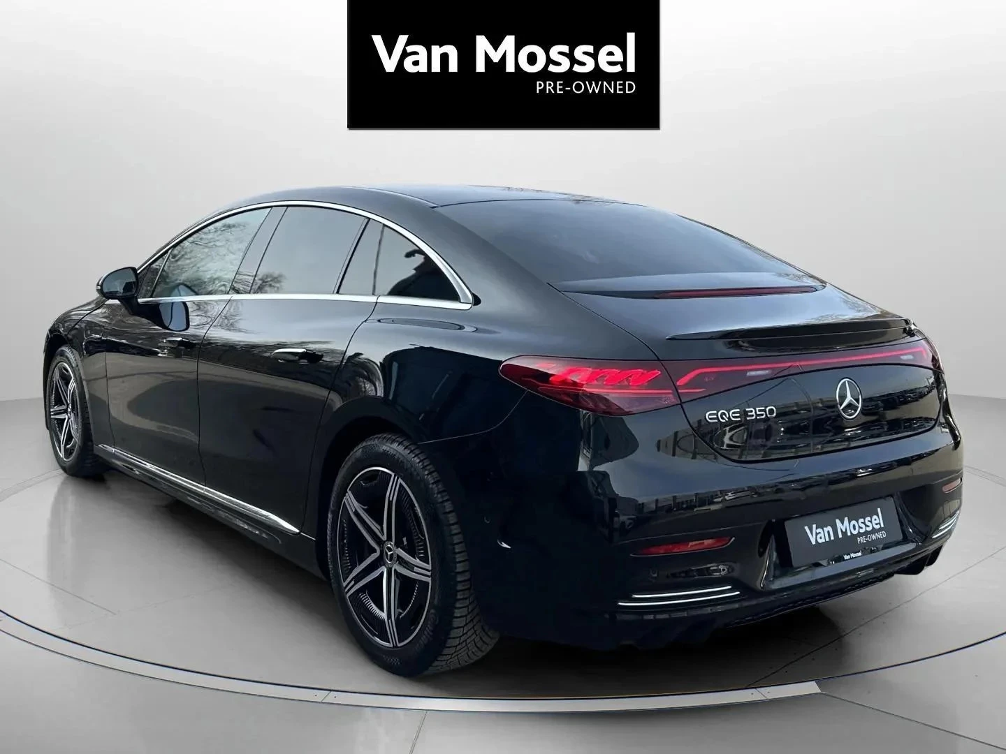 Mercedes-Benz-EQE-image-6