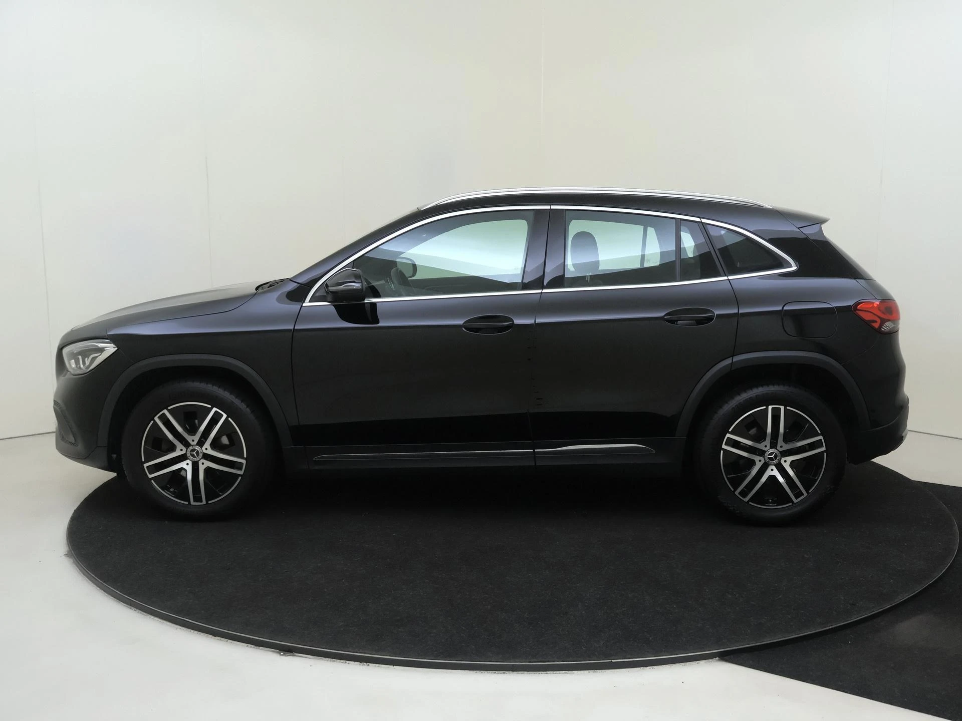 Mercedes-Benz-GLA-image-7