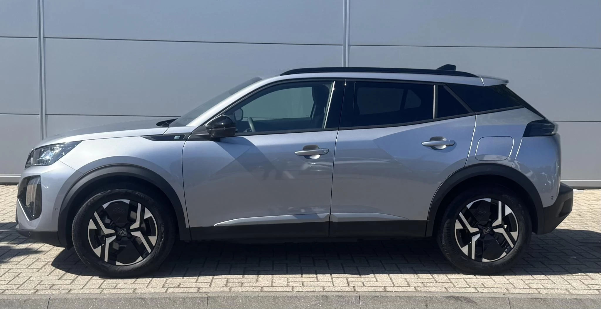 Peugeot e-2008 EV Allure 54 kWh