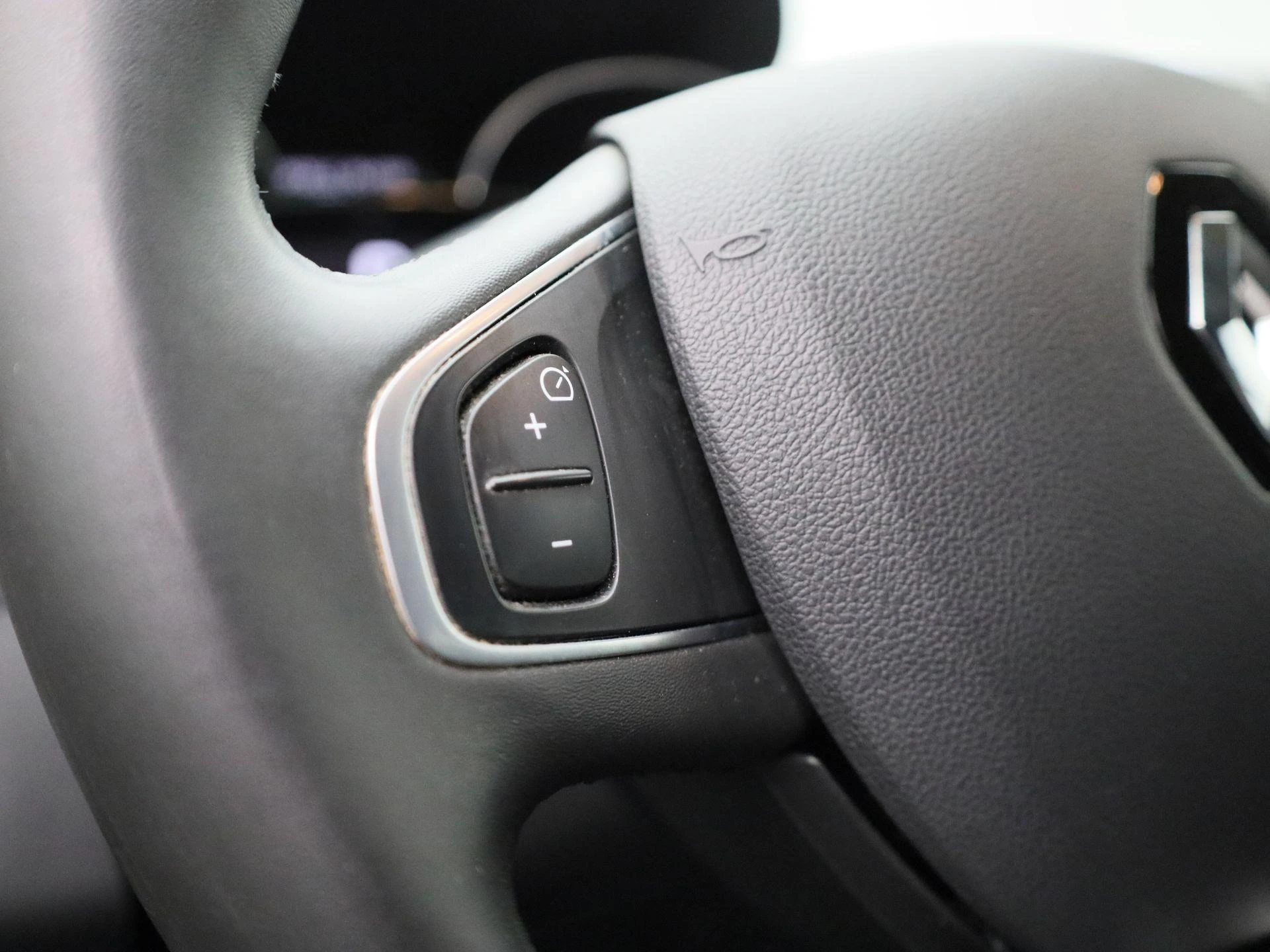 Renault-Clio-image-16