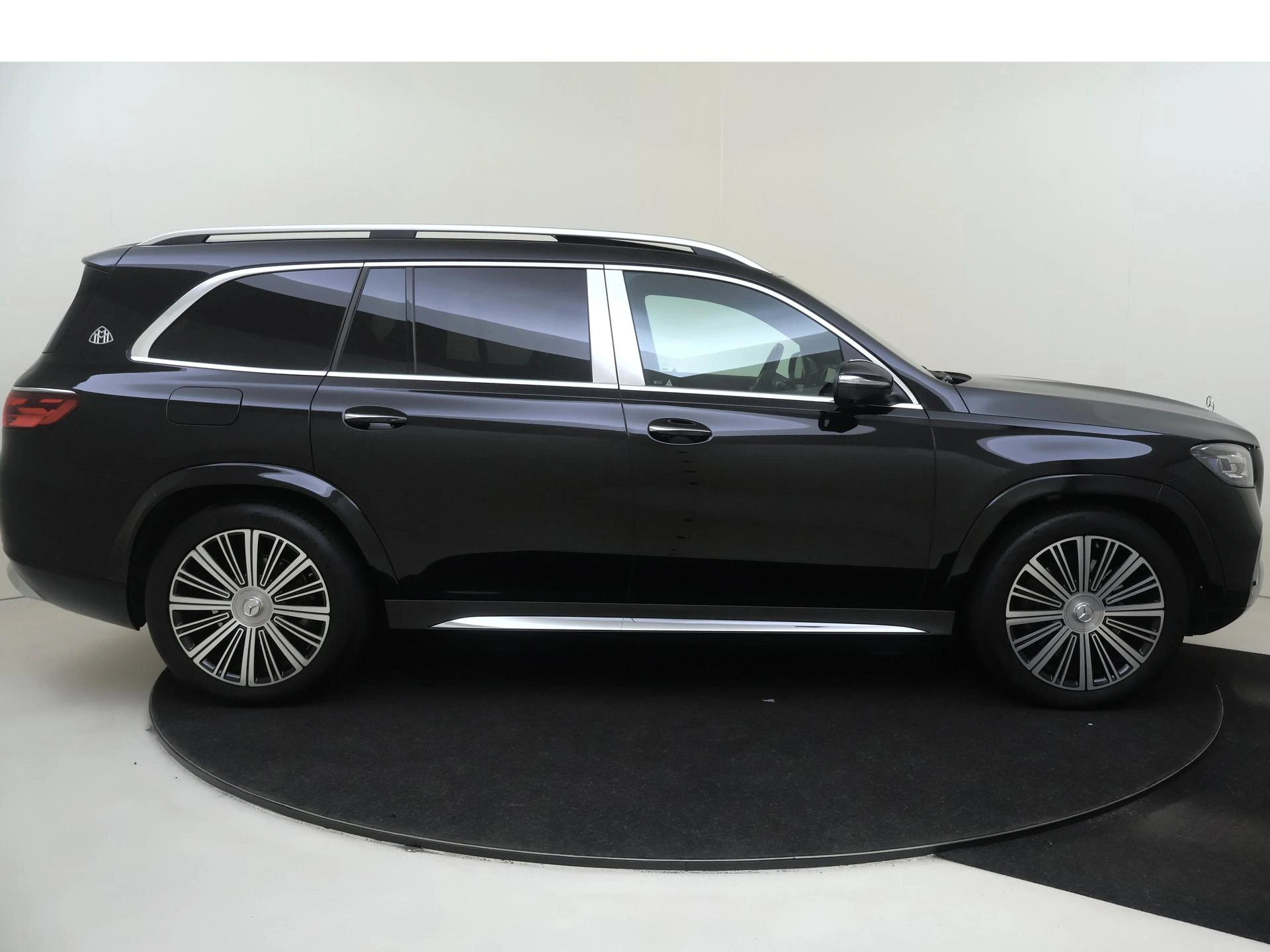 Mercedes-Benz-GLS-image-8