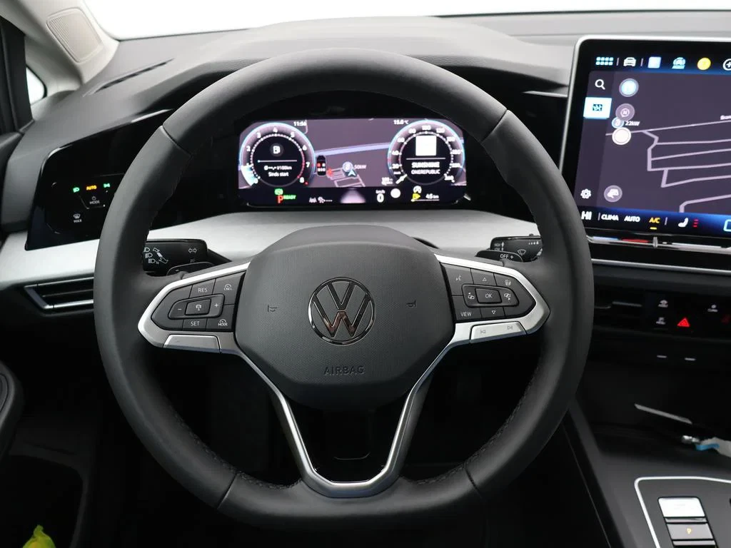 Volkswagen-Golf-image-21