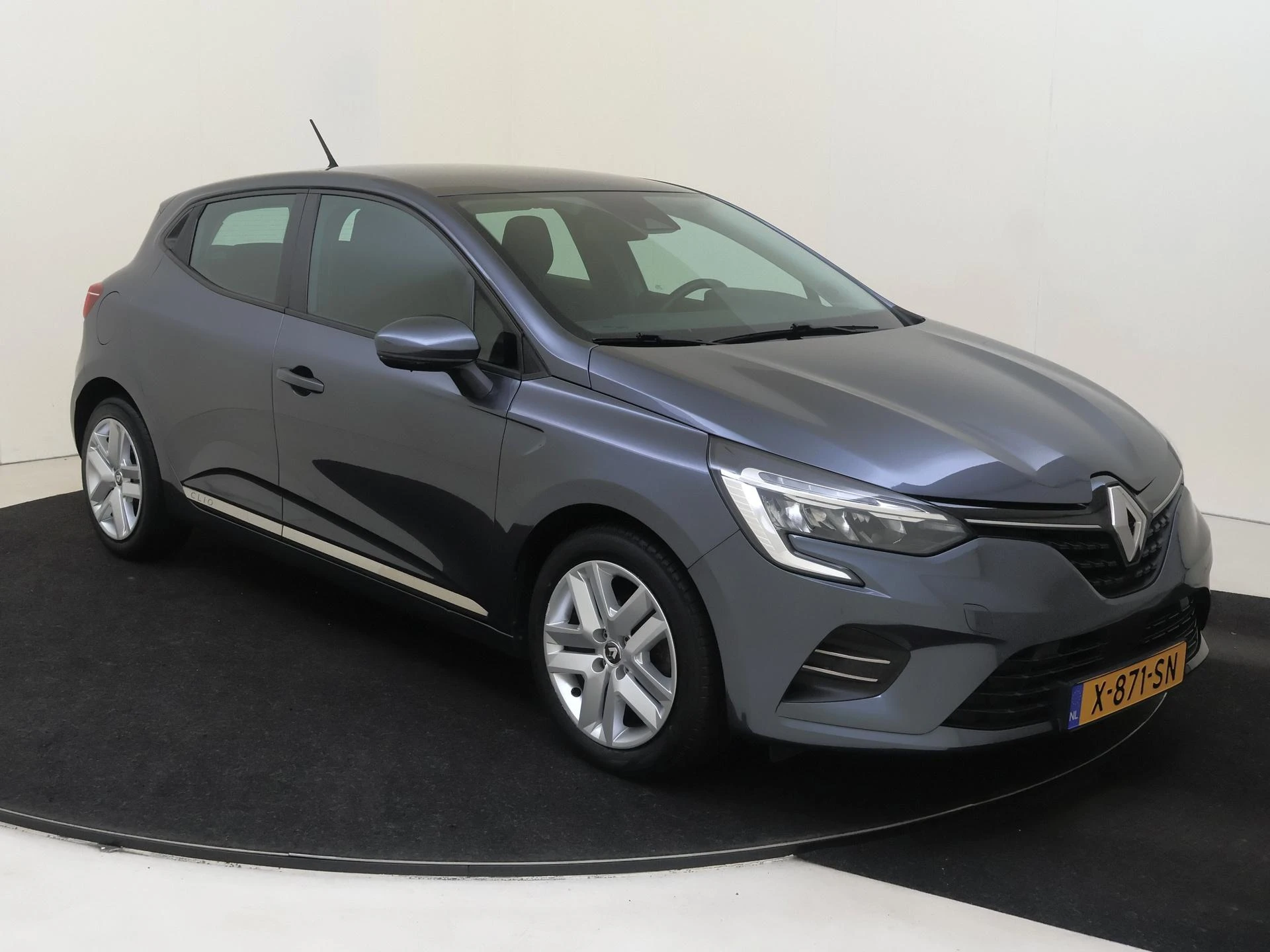 Renault-Clio-image-1