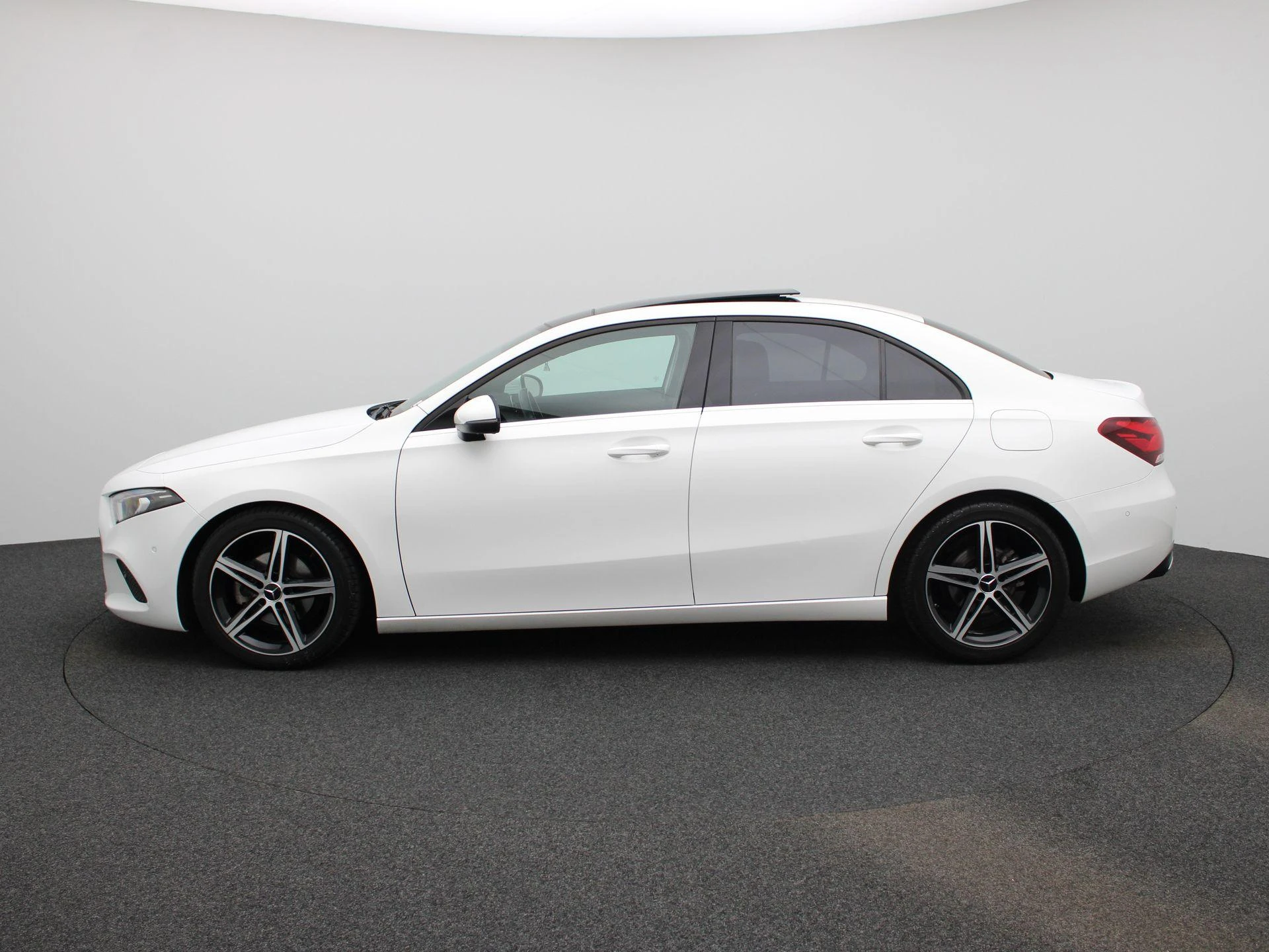 Mercedes-Benz-A-Klasse-image-3