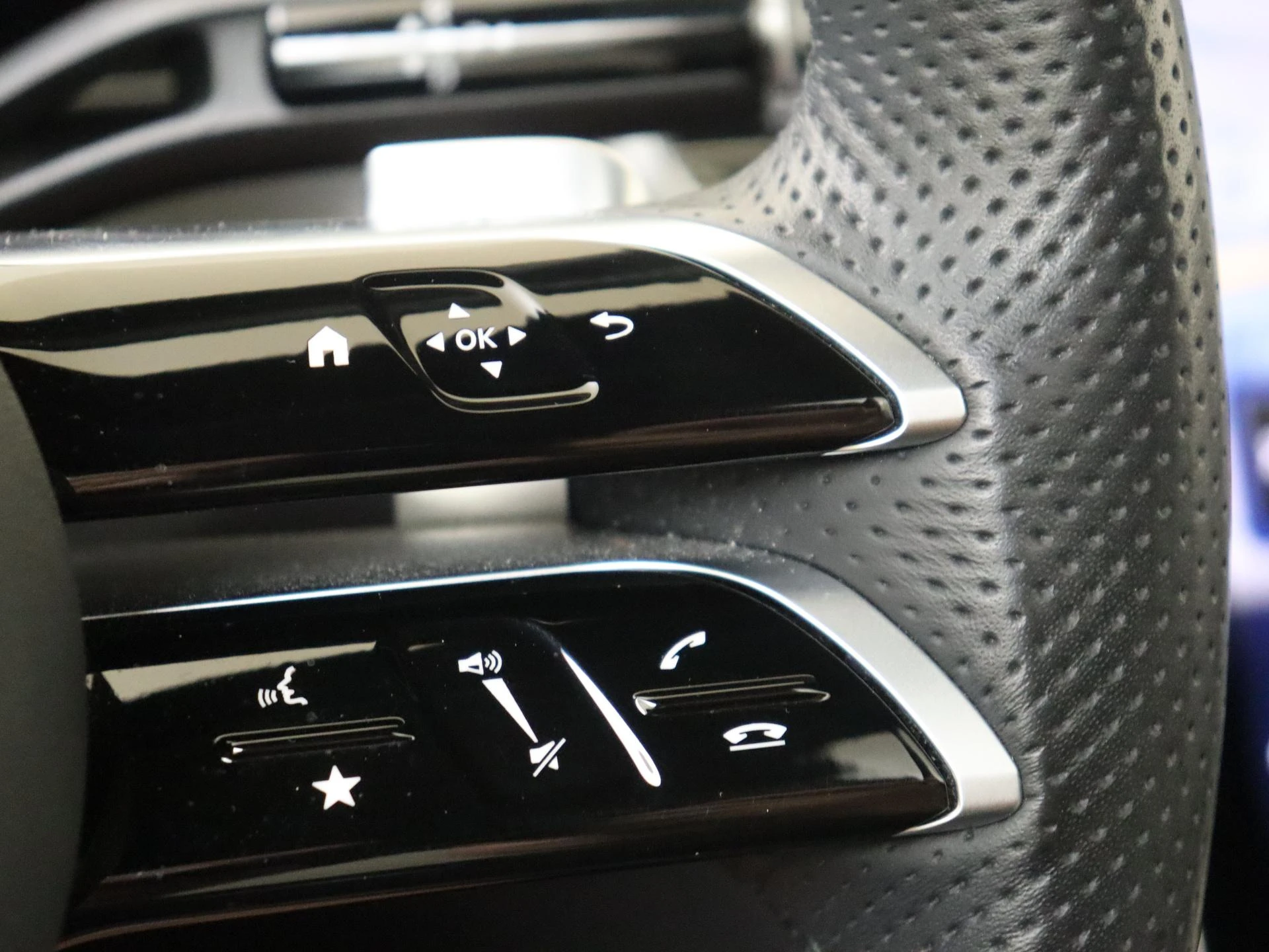 Mercedes-Benz-GLC-image-13