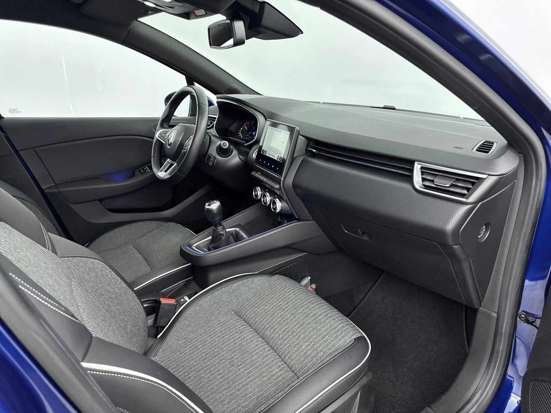 Renault-Clio-image-16