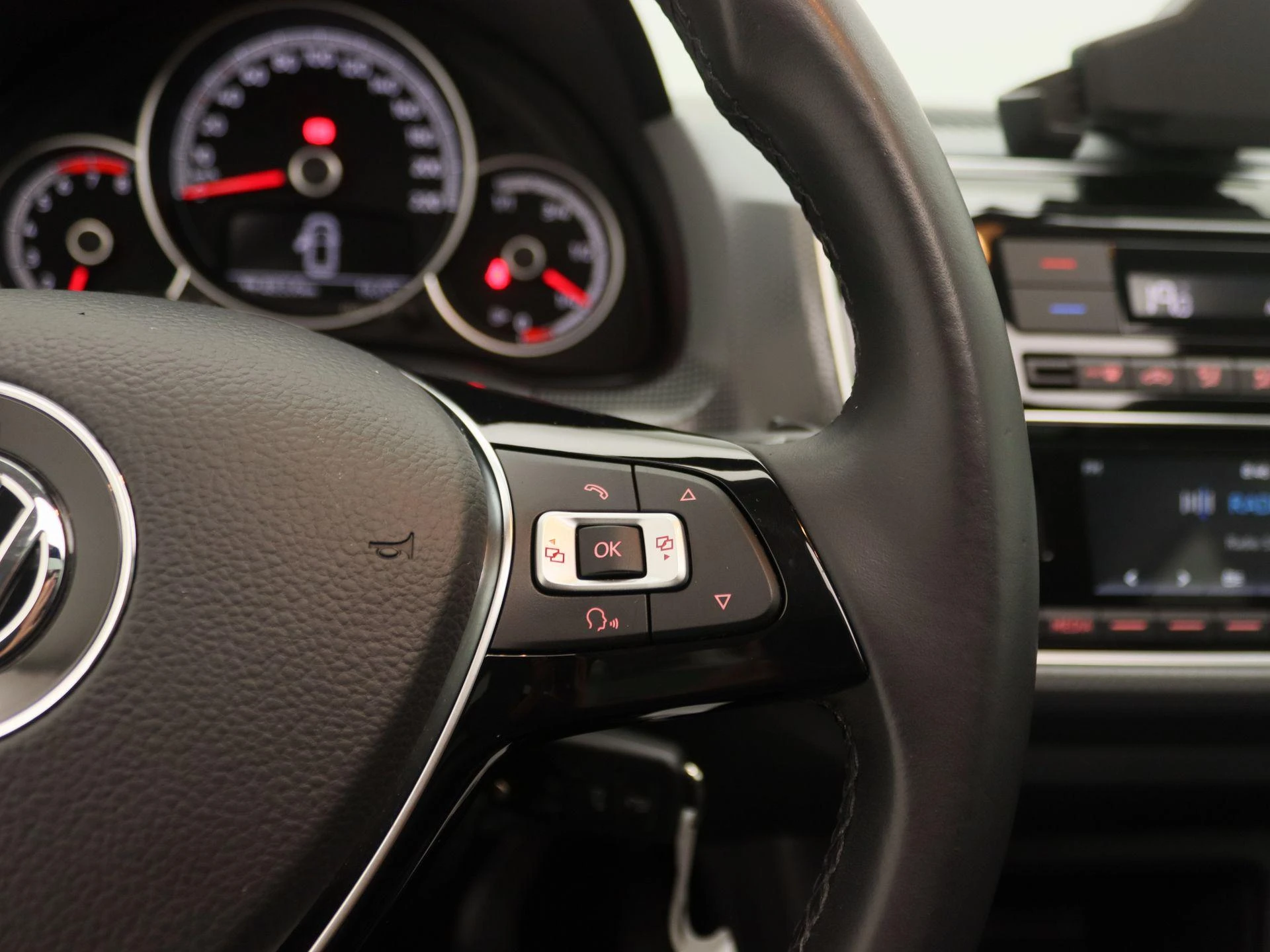 Volkswagen-up!-image-16