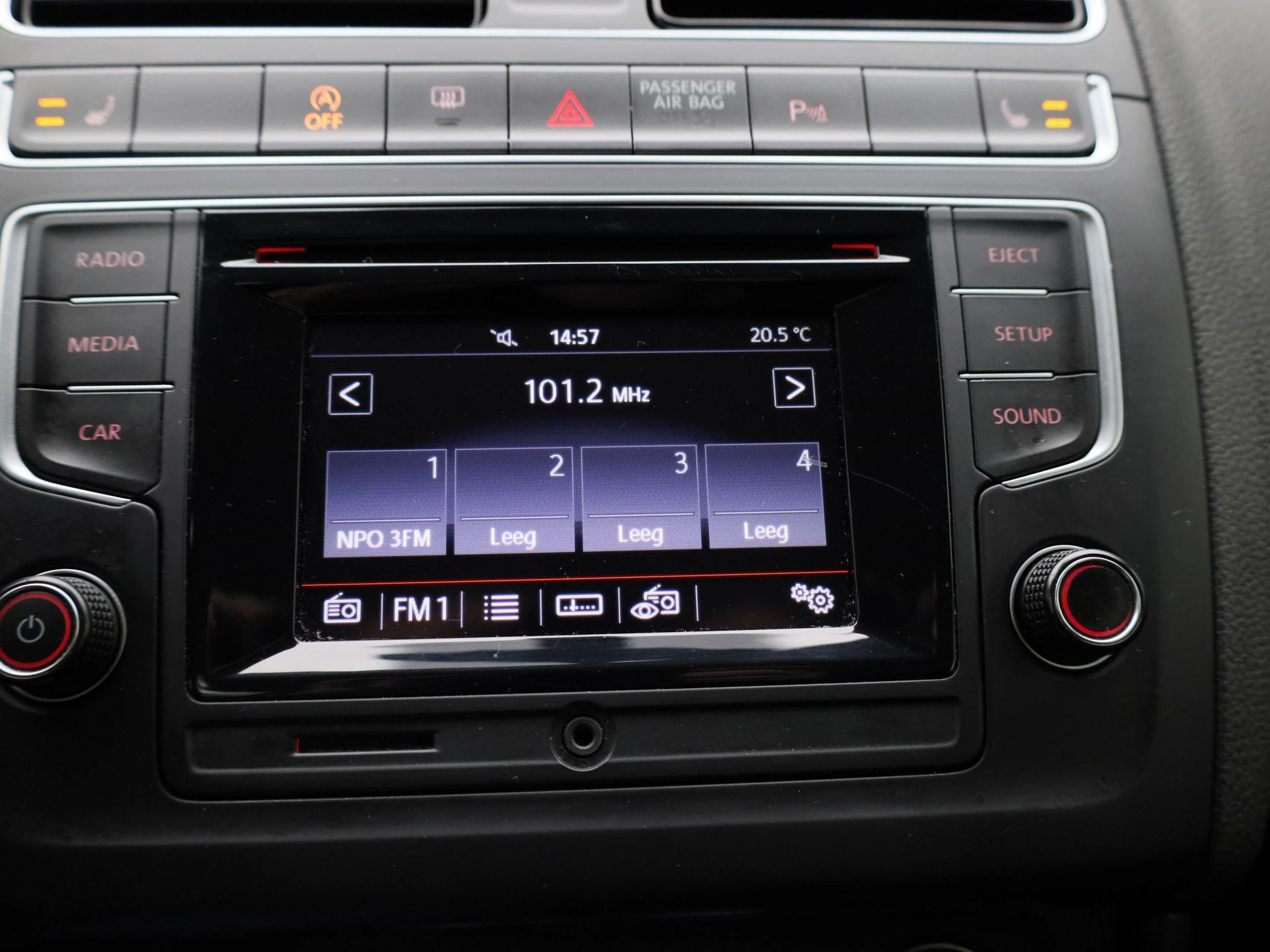 Volkswagen-Polo-image-13