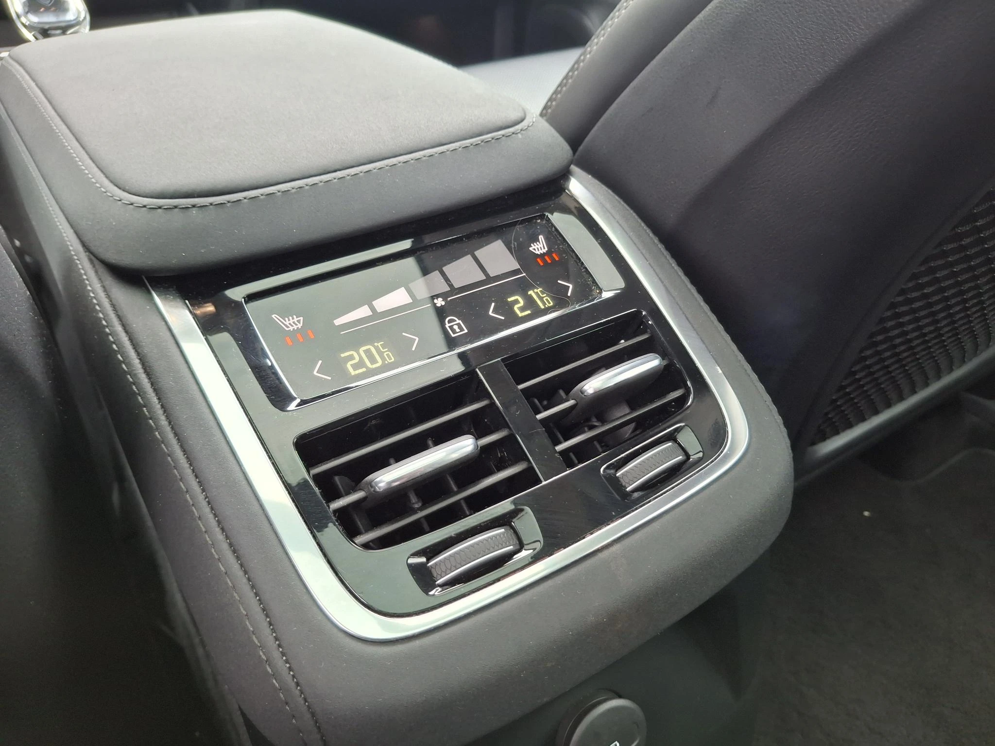Volvo-XC90-image-35