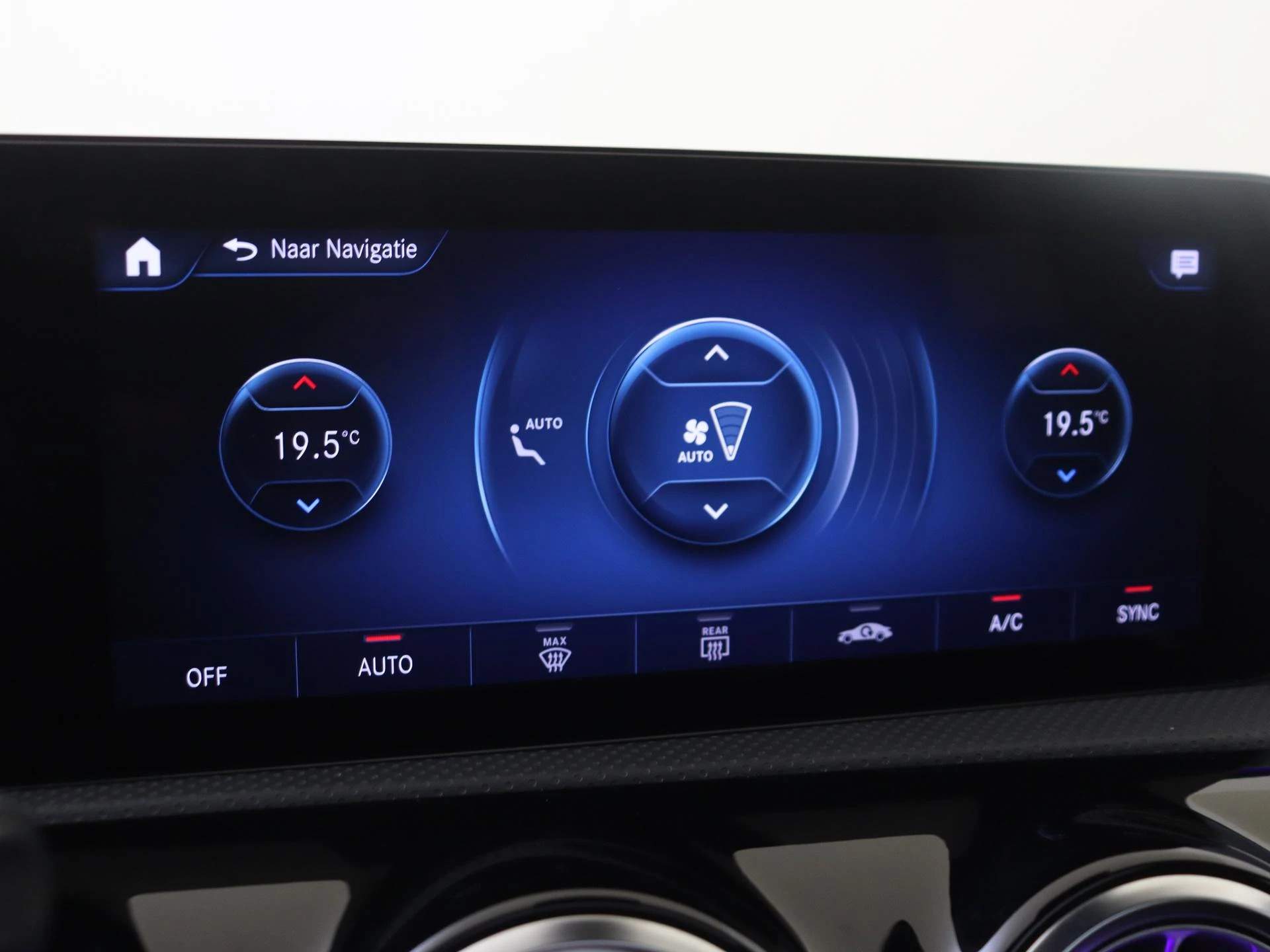 Mercedes-Benz-A-Klasse-image-18